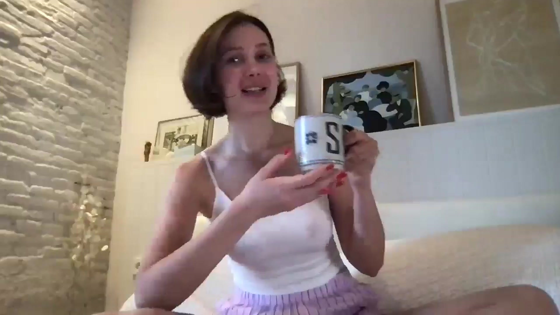 Gallery image thumbnail from LaLune's myfreecams stream on, 05/07/2025, 18:31 image 7 of 20