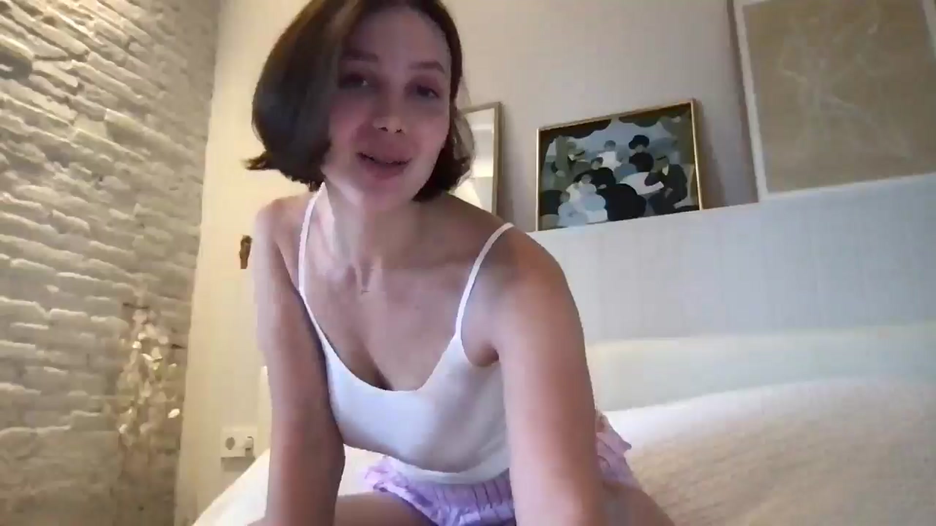Gallery image thumbnail from LaLune's myfreecams stream on, 05/07/2025, 18:31 image 6 of 20