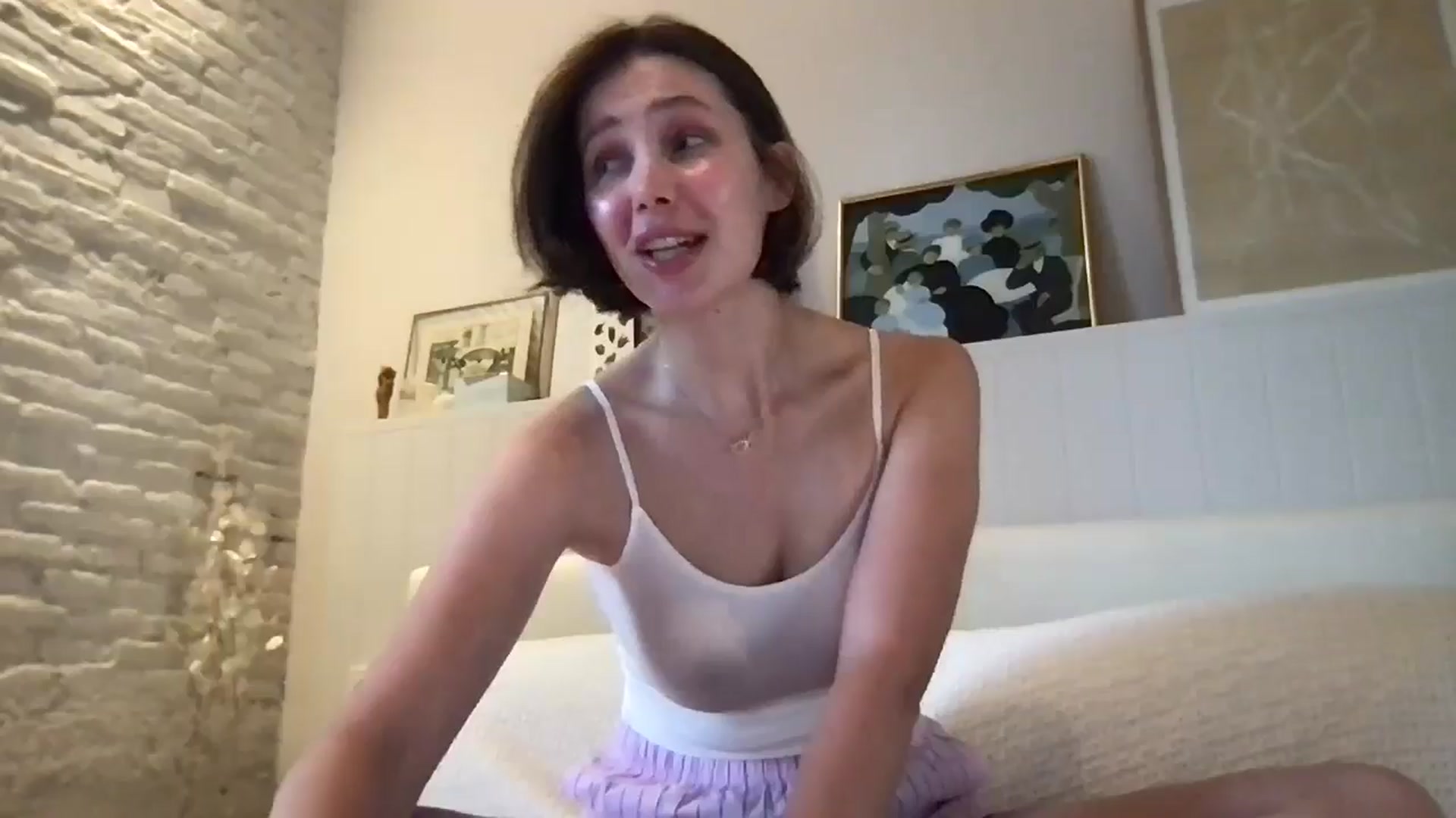 Gallery image thumbnail from LaLune's myfreecams stream on, 05/07/2025, 18:31 image 8 of 20