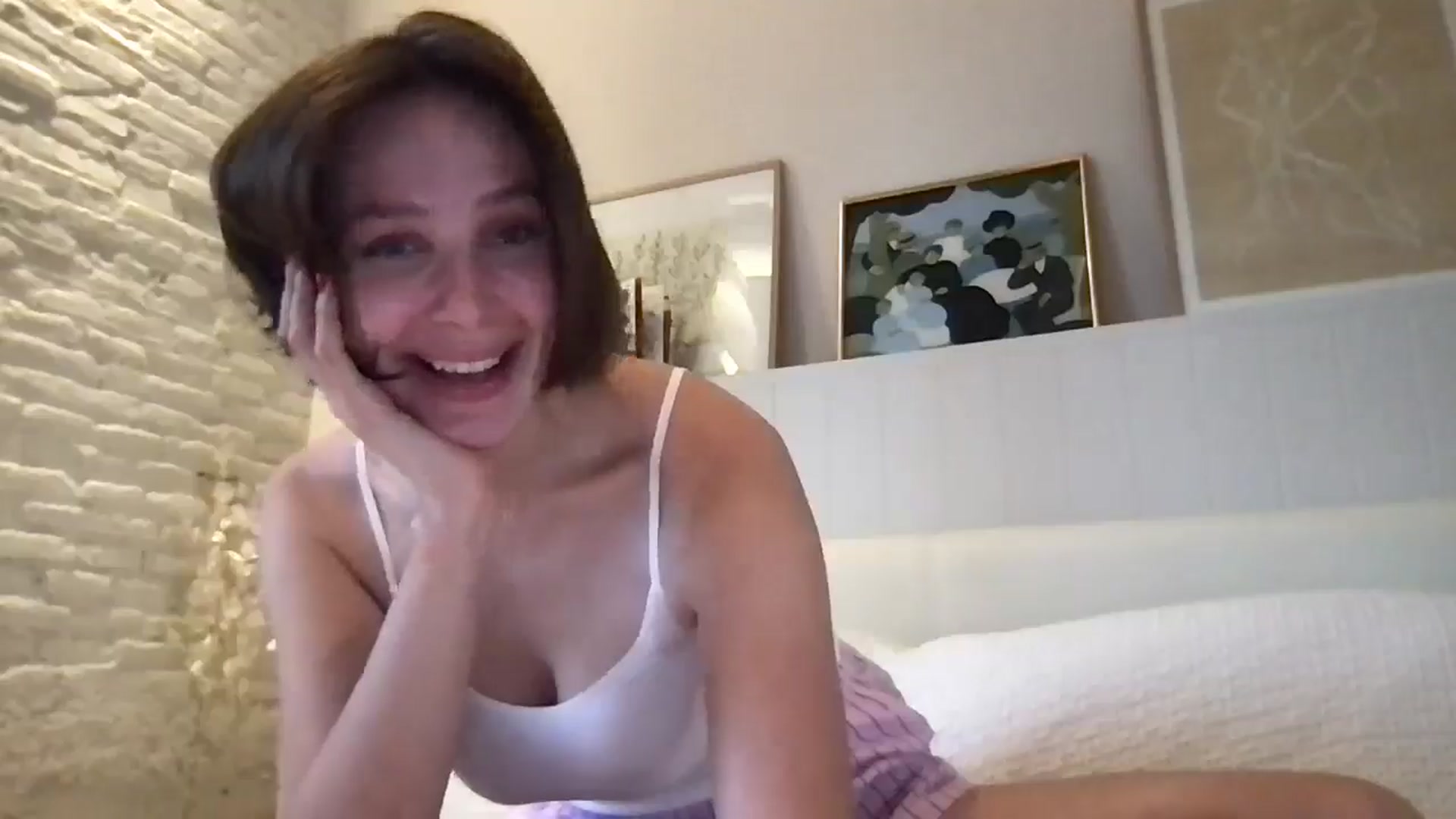 Gallery image thumbnail from LaLune's myfreecams stream on, 05/07/2025, 18:31 image 17 of 20