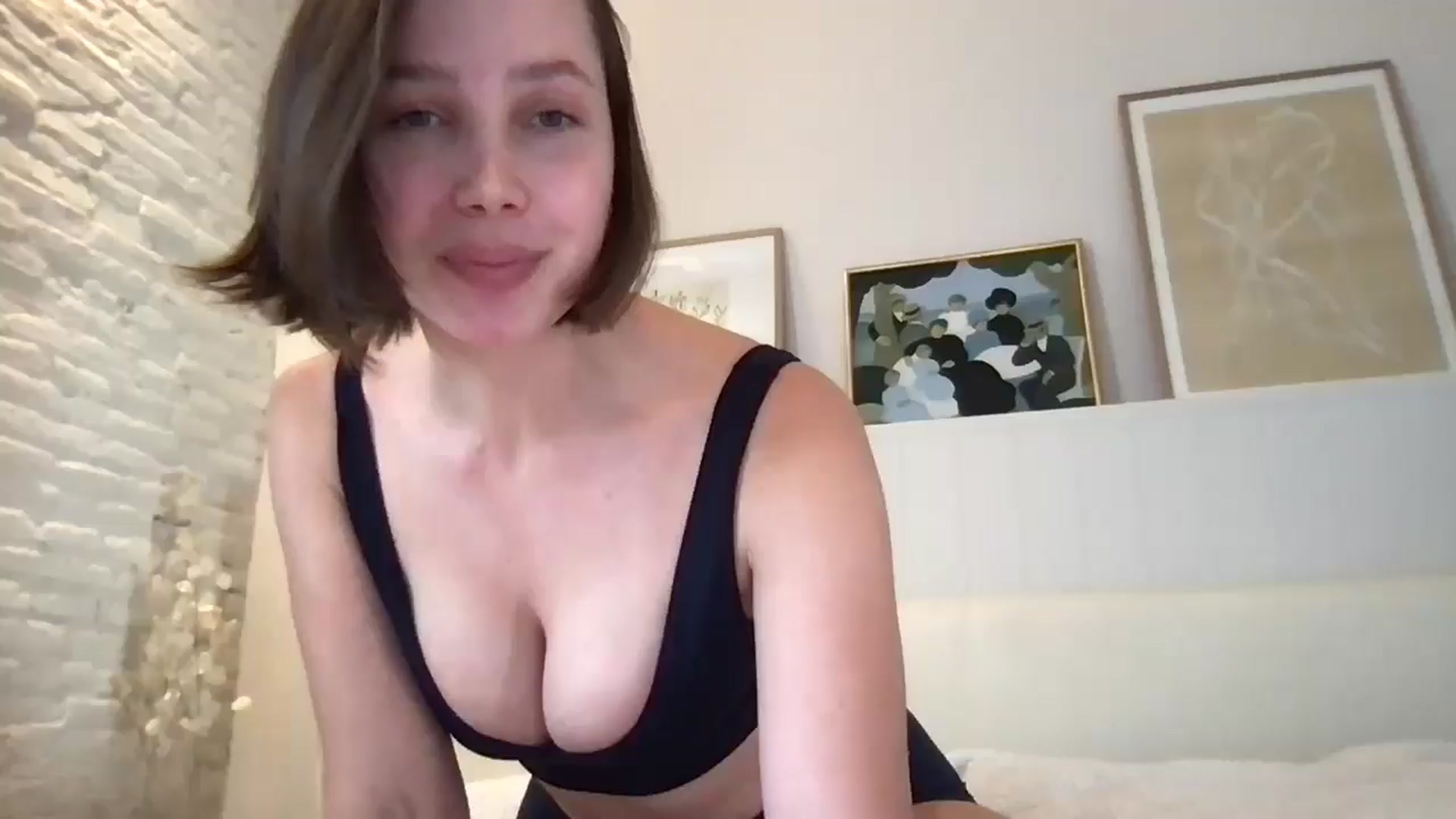 Gallery image thumbnail from LaLune's myfreecams stream on, 05/26/2025, 15:40 image 1 of 20