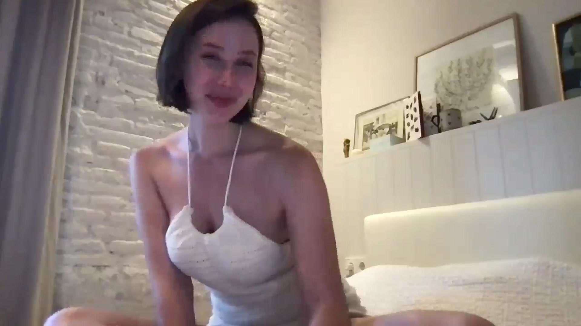 Gallery image thumbnail from LaLune's myfreecams stream on, 06/04/2025, 19:11 image 8 of 20