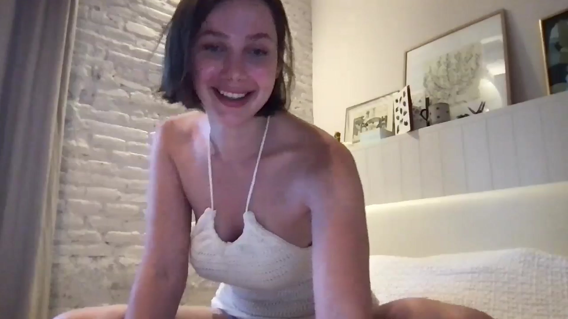 Gallery image thumbnail from LaLune's myfreecams stream on, 06/04/2025, 19:11 image 13 of 20