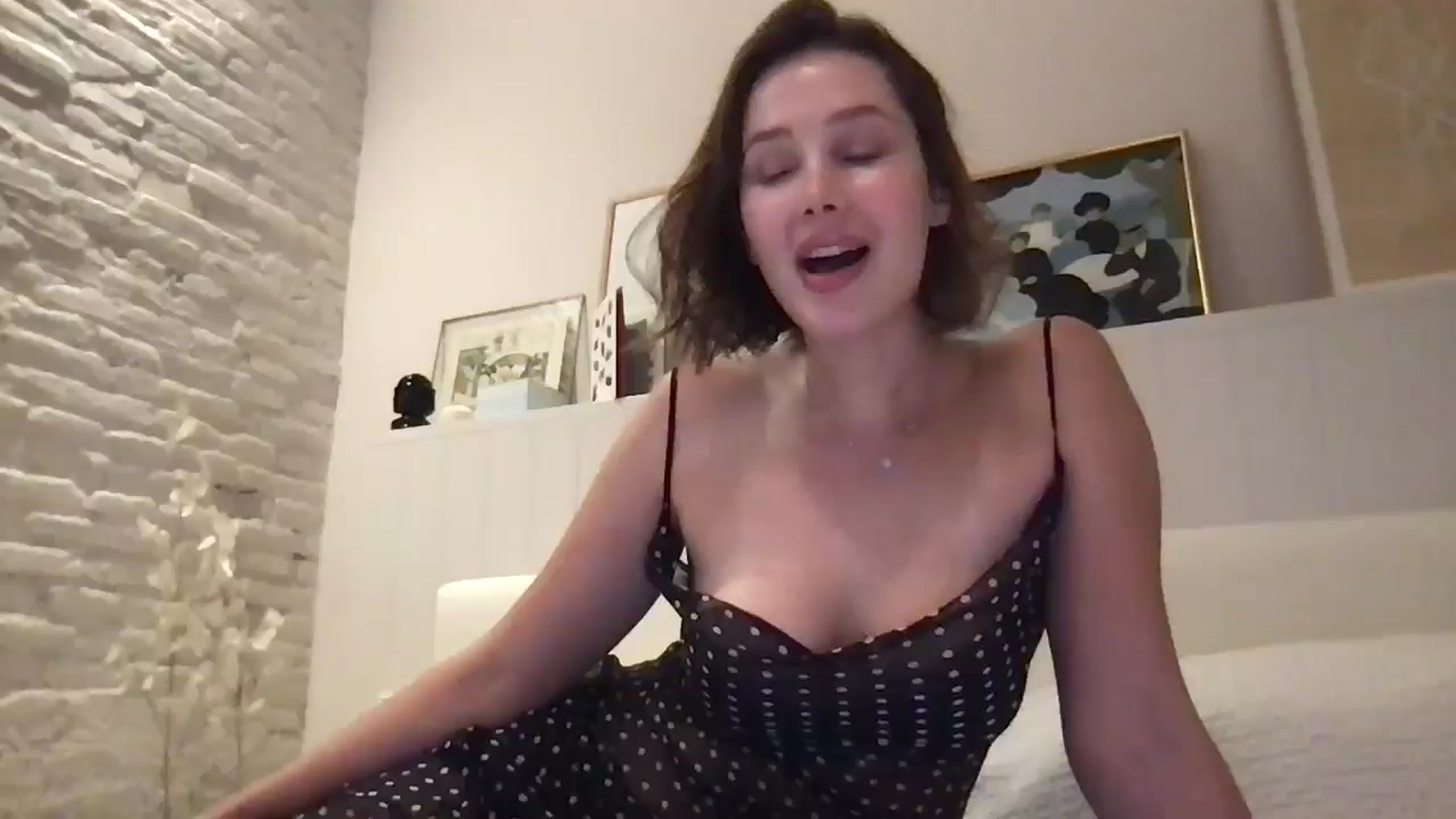 Gallery image thumbnail from LaLune's myfreecams stream on, 07/24/2025, 17:10 image 4 of 20