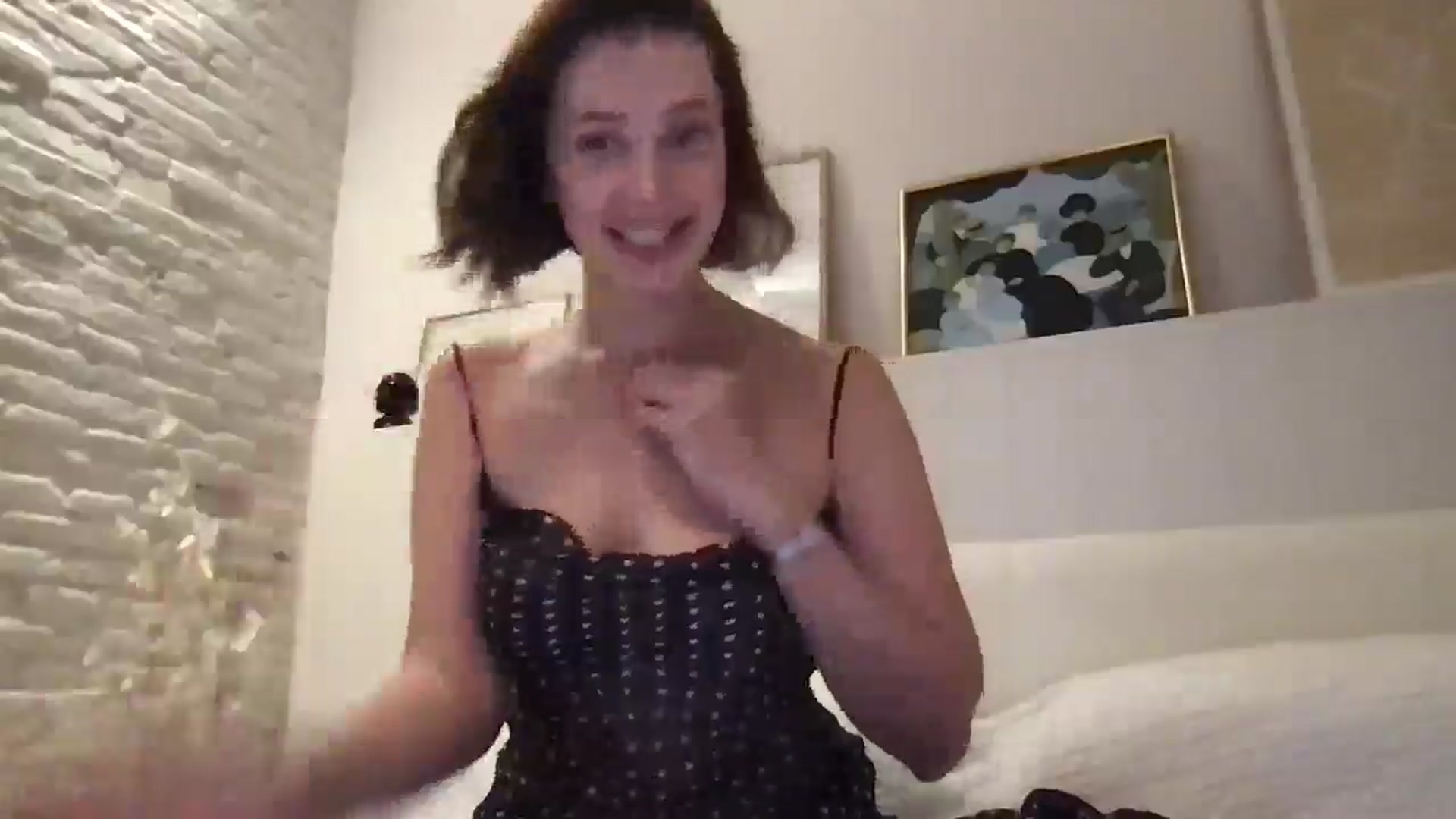 Gallery image thumbnail from LaLune's myfreecams stream on, 07/24/2025, 17:10 image 10 of 20