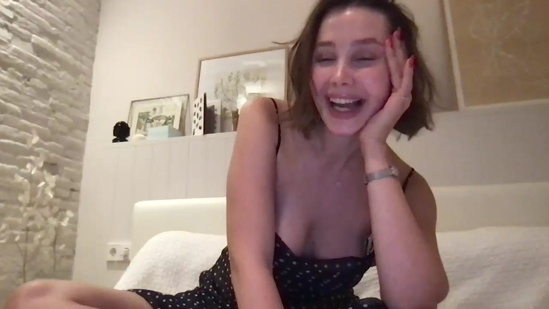 Gallery image thumbnail from LaLune's myfreecams stream on, 07/24/2025, 20:24 image 9 of 20