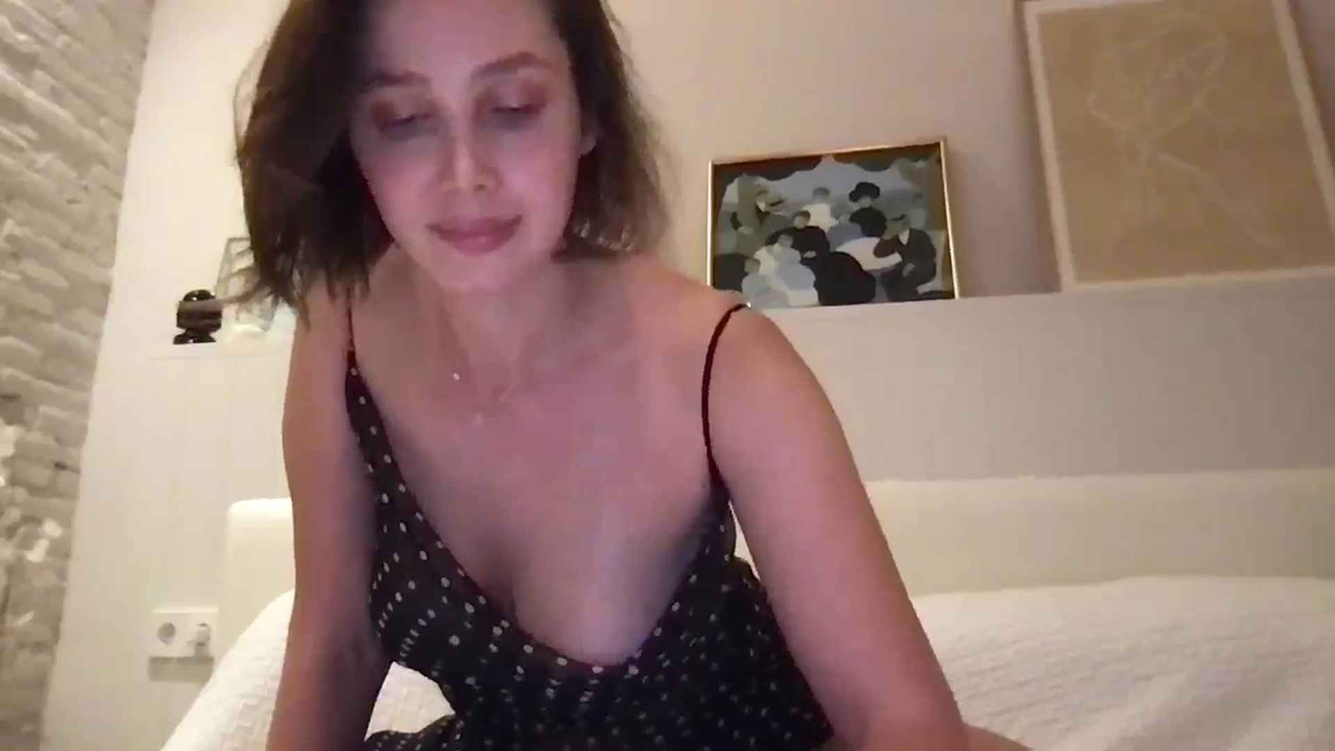 Gallery image thumbnail from LaLune's myfreecams stream on, 07/24/2025, 20:51 image 11 of 20