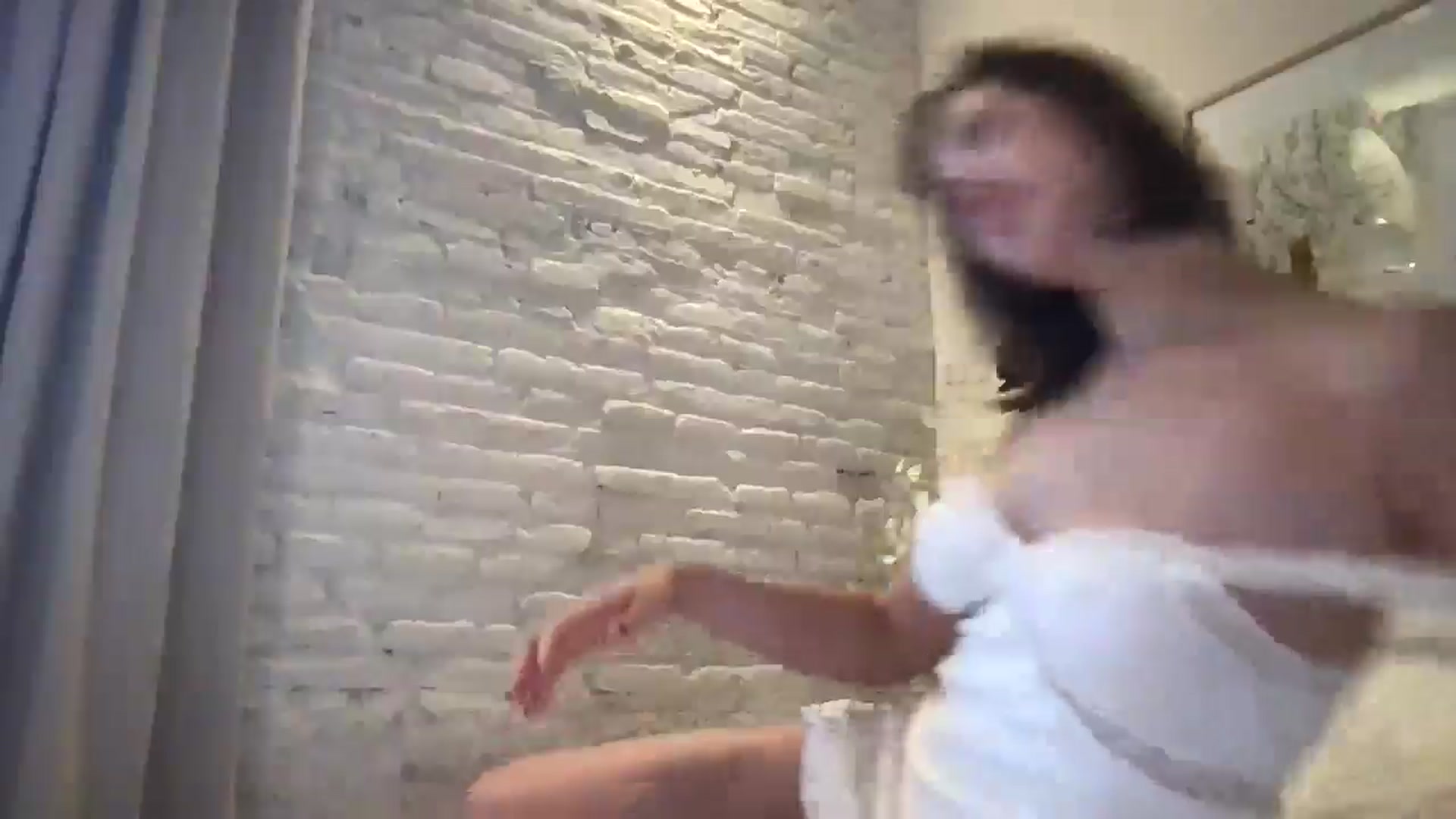 Gallery image thumbnail from LaLune's myfreecams stream on, 08/24/2025, 18:06 image 10 of 20