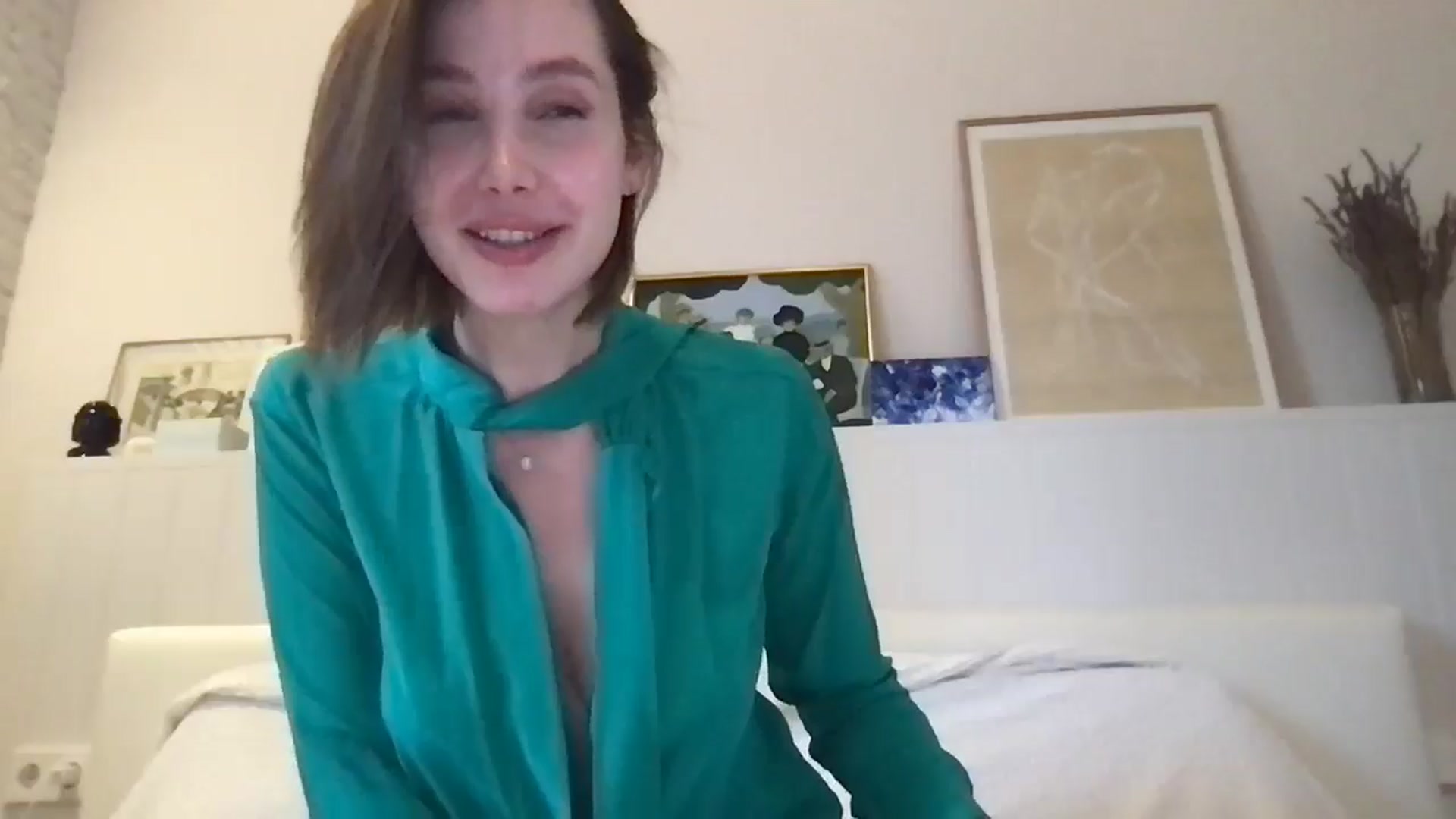 Gallery image thumbnail from LaLune's myfreecams stream on, 08/27/2025, 17:34 image 6 of 20