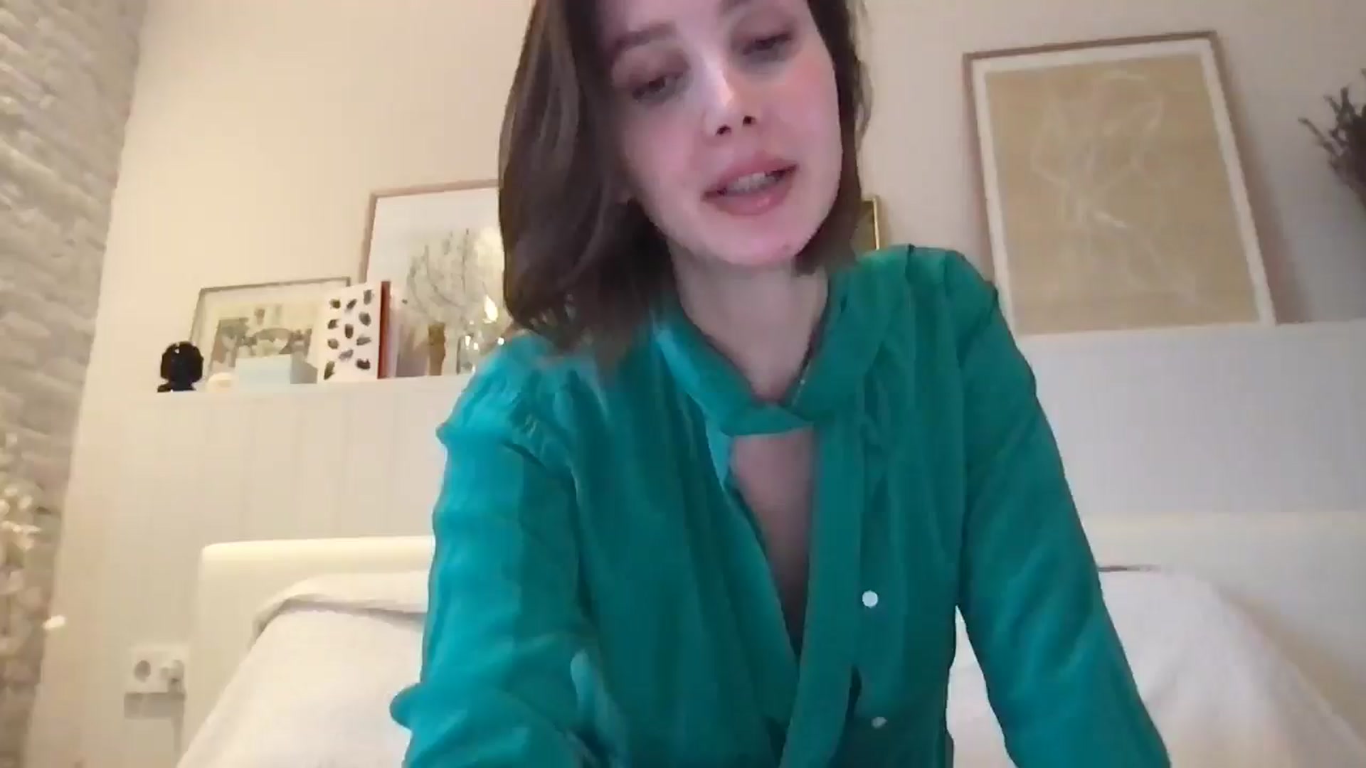 Gallery image thumbnail from LaLune's myfreecams stream on, 08/27/2025, 17:34 image 15 of 20