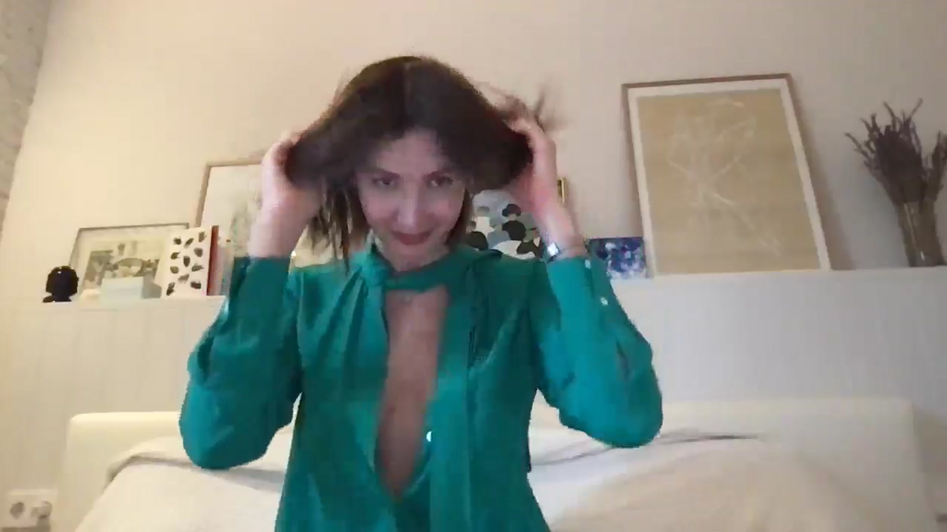 Gallery image thumbnail from LaLune's myfreecams stream on, 08/27/2025, 17:34 image 5 of 20