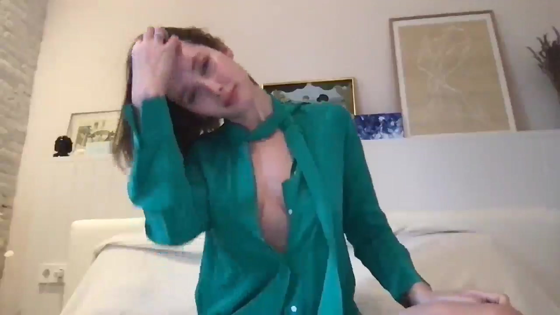 Gallery image thumbnail from LaLune's myfreecams stream on, 08/27/2025, 17:34 image 8 of 20