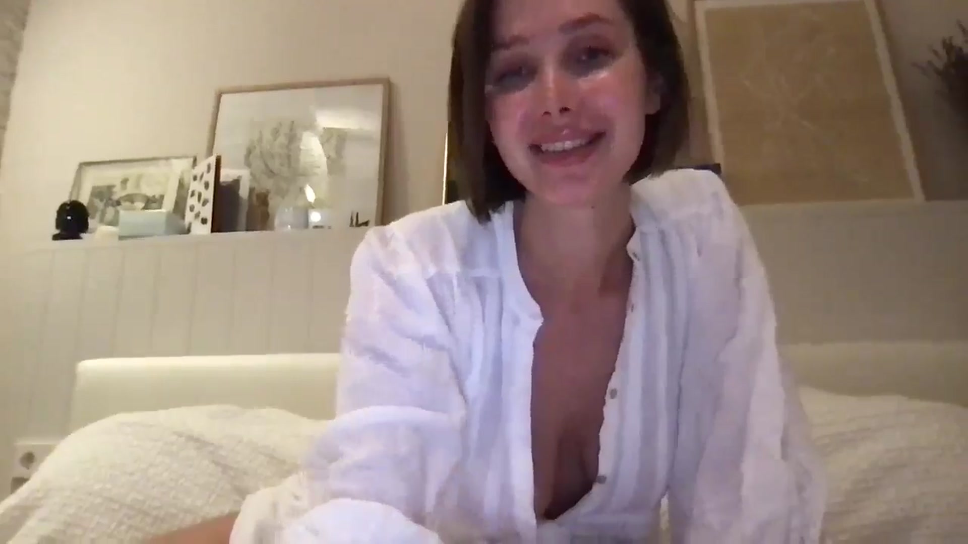 Gallery image thumbnail from LaLune's myfreecams stream on, 09/15/2025, 19:48 image 2 of 20