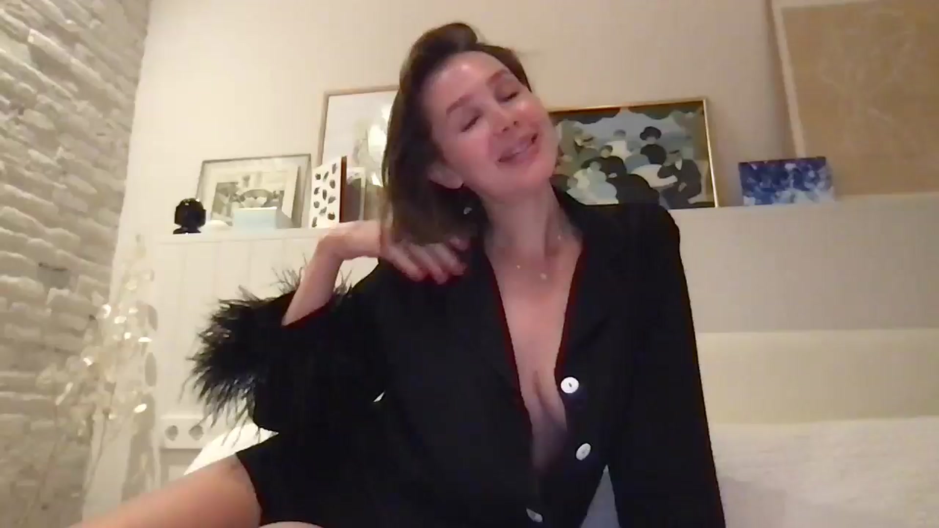 Gallery image thumbnail from LaLune's myfreecams stream on, 09/28/2025, 19:51 image 12 of 20
