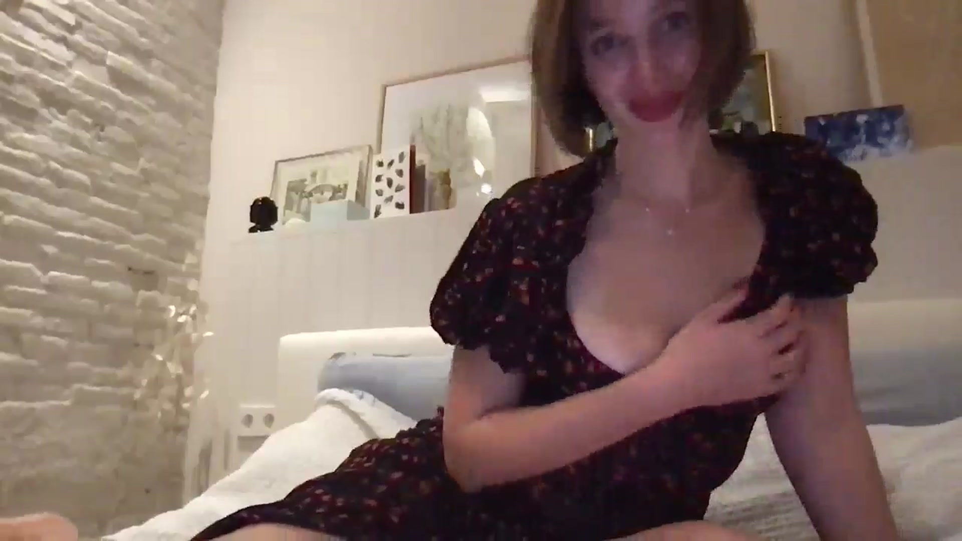 Gallery image thumbnail from LaLune's myfreecams stream on, 10/01/2025, 18:59 image 19 of 20