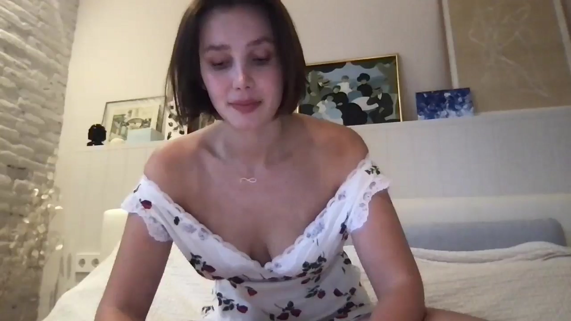 Gallery image thumbnail from LaLune's myfreecams stream on, 10/02/2025, 16:43 image 18 of 20