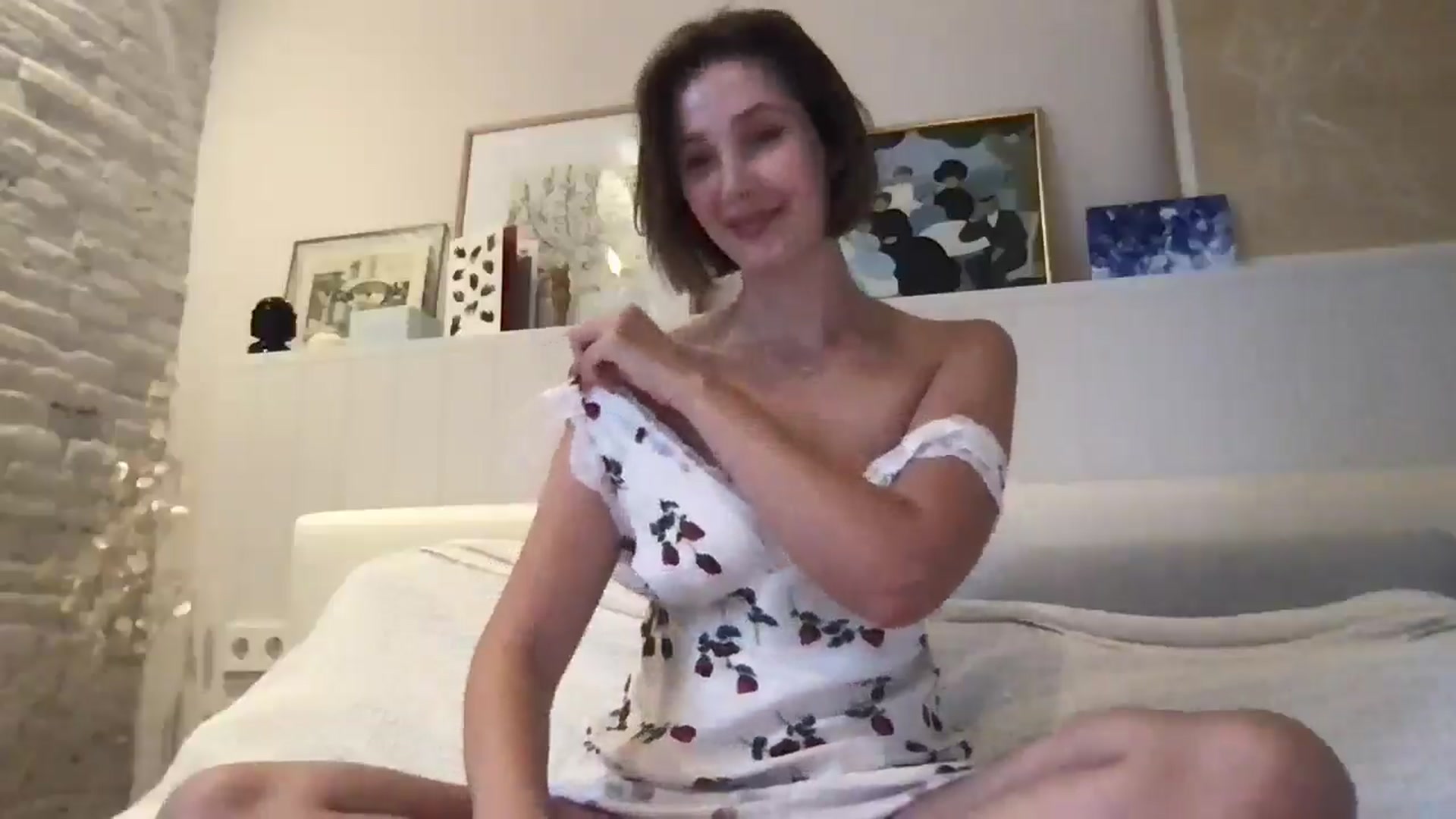 Gallery image thumbnail from LaLune's myfreecams stream on, 10/02/2025, 16:43 image 8 of 20
