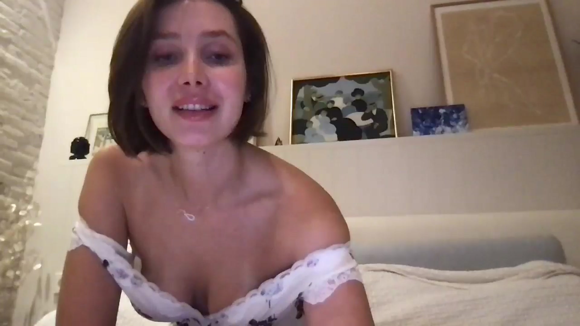 Gallery image thumbnail from LaLune's myfreecams stream on, 10/02/2025, 20:25 image 3 of 20