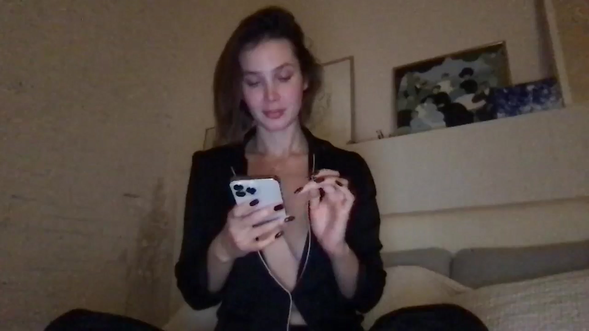 Gallery image thumbnail from LaLune's myfreecams stream on, 11/04/2025, 20:20 image 7 of 20