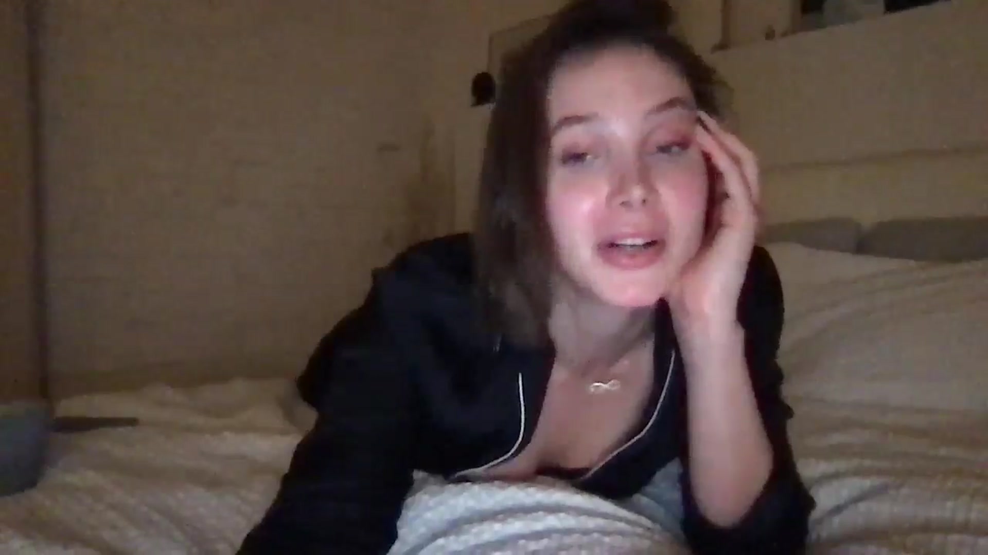 Gallery image thumbnail from LaLune's myfreecams stream on, 11/04/2025, 21:36 image 19 of 20
