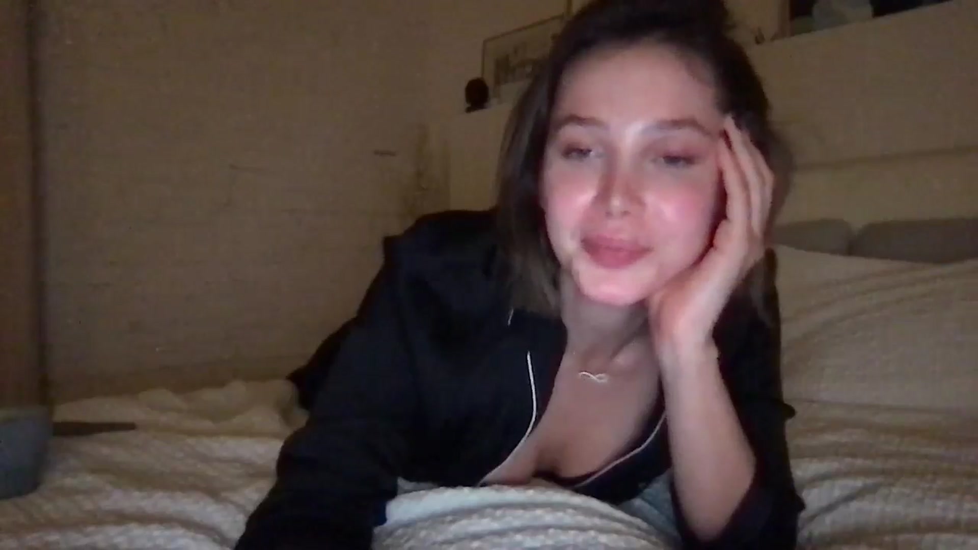 Gallery image thumbnail from LaLune's myfreecams stream on, 11/04/2025, 21:36 image 18 of 20