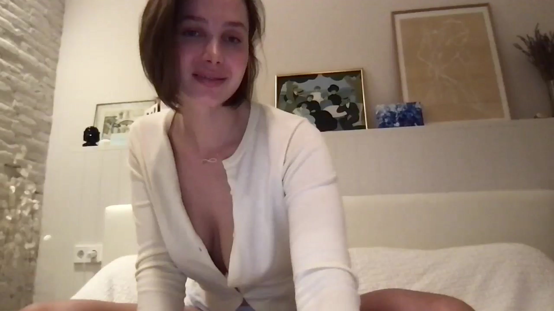 Gallery image thumbnail from LaLune's myfreecams stream on, 11/10/2025, 18:51 image 9 of 20