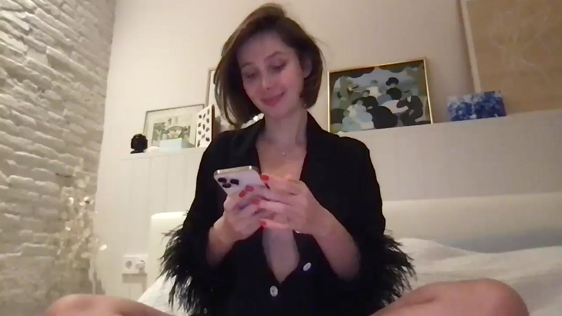 Gallery image thumbnail from LaLune's myfreecams stream on, 11/30/2025, 18:57 image 17 of 20