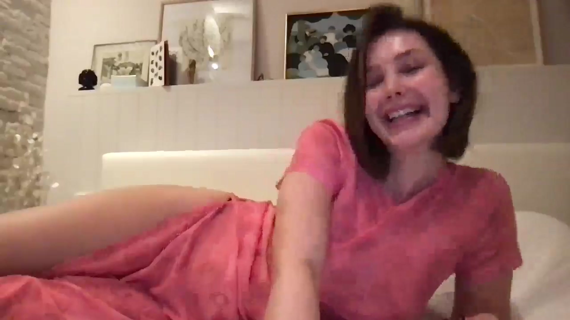 Gallery image thumbnail from LaLune's myfreecams stream on, 12/10/2025, 19:32 image 14 of 20
