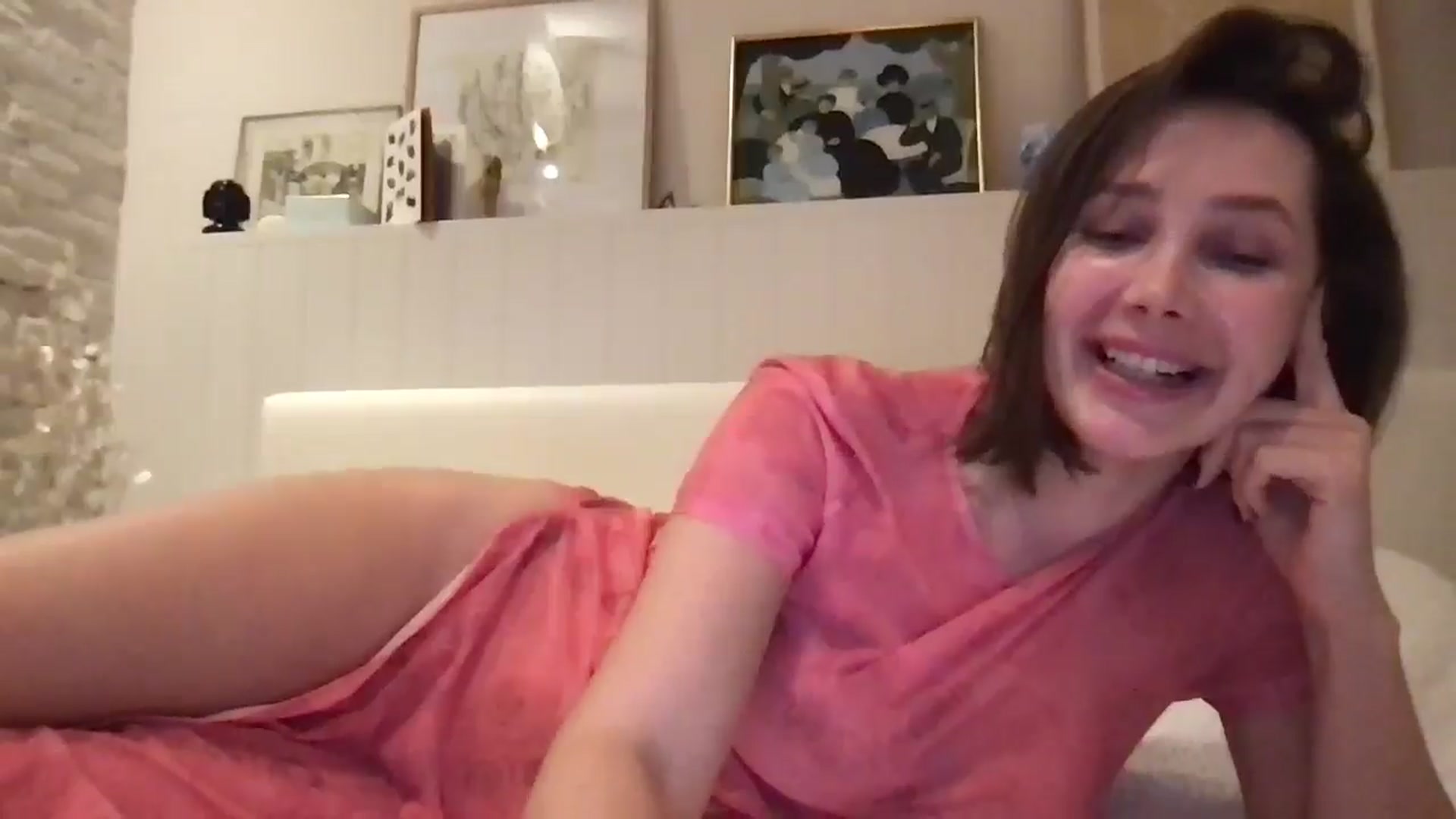 Gallery image thumbnail from LaLune's myfreecams stream on, 12/10/2025, 19:32 image 16 of 20