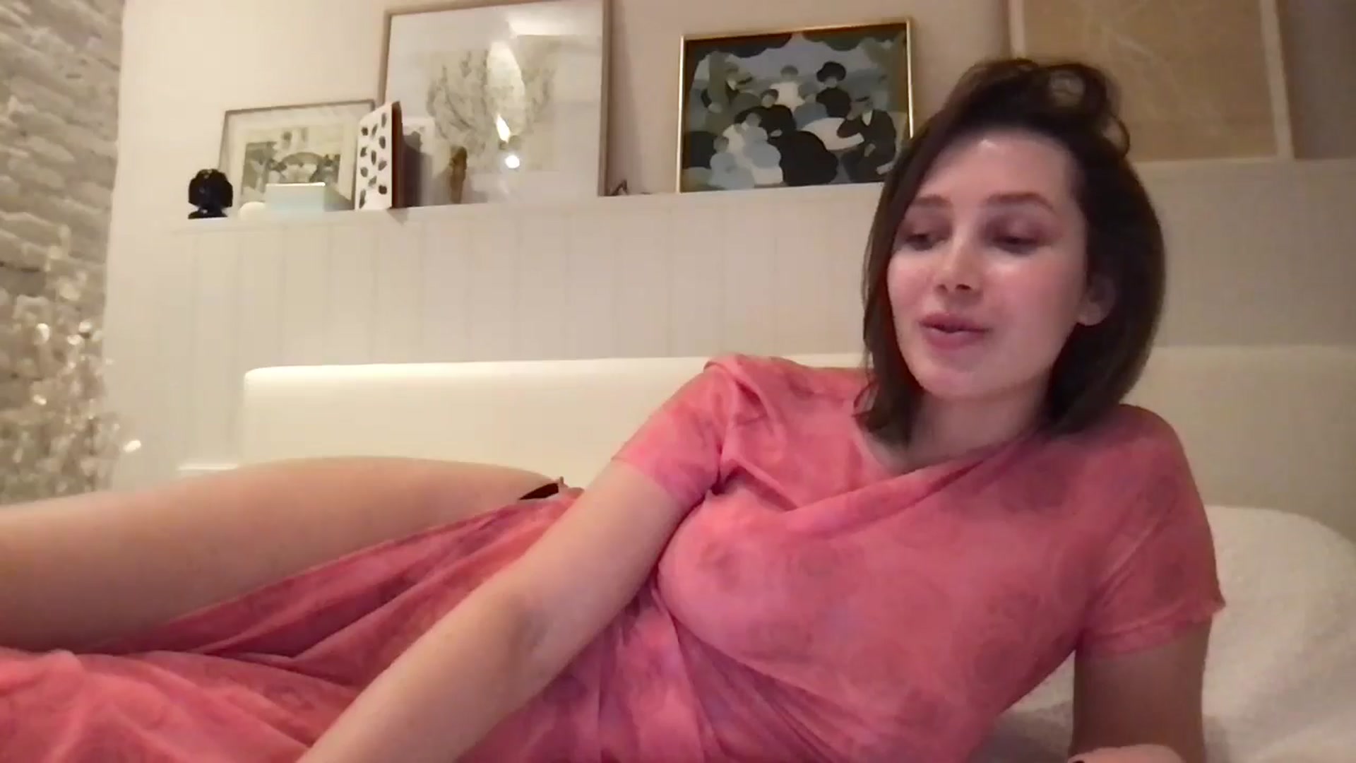 Gallery image thumbnail from LaLune's myfreecams stream on, 12/10/2025, 19:32 image 18 of 20