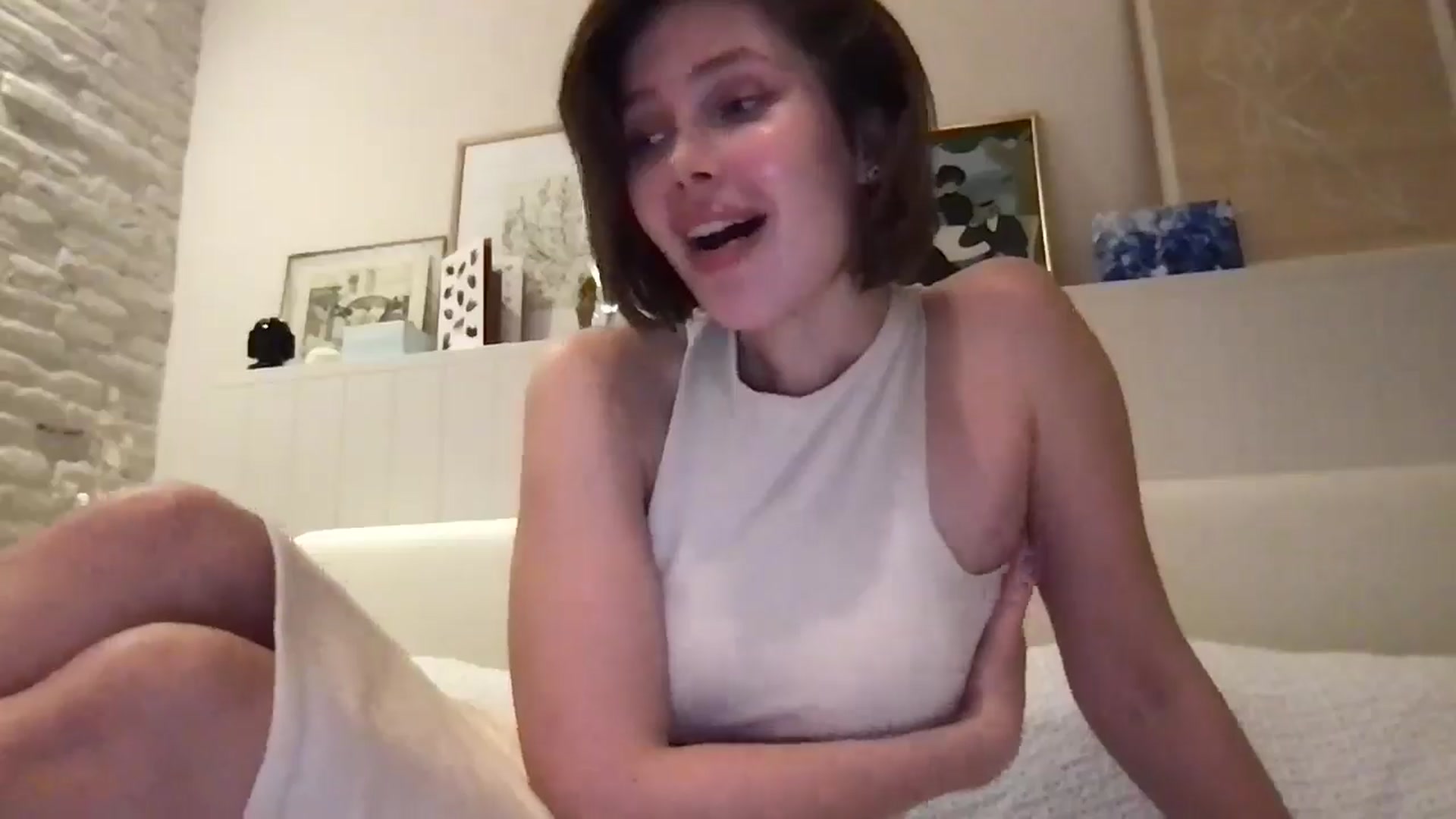 Gallery image thumbnail from LaLune's myfreecams stream on, 12/21/2025, 20:30 image 18 of 20