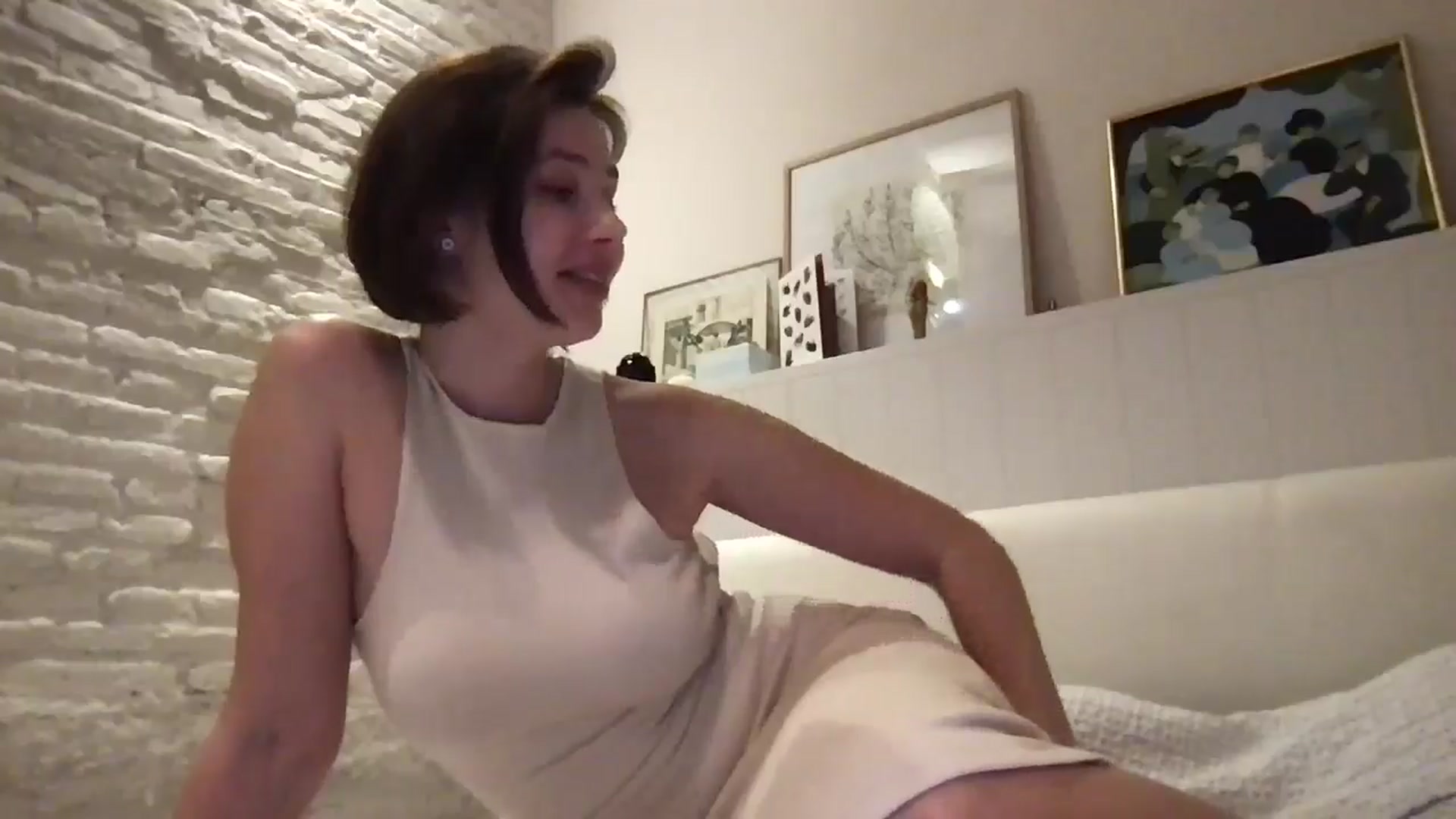 Gallery image thumbnail from LaLune's myfreecams stream on, 12/21/2025, 20:30 image 14 of 20