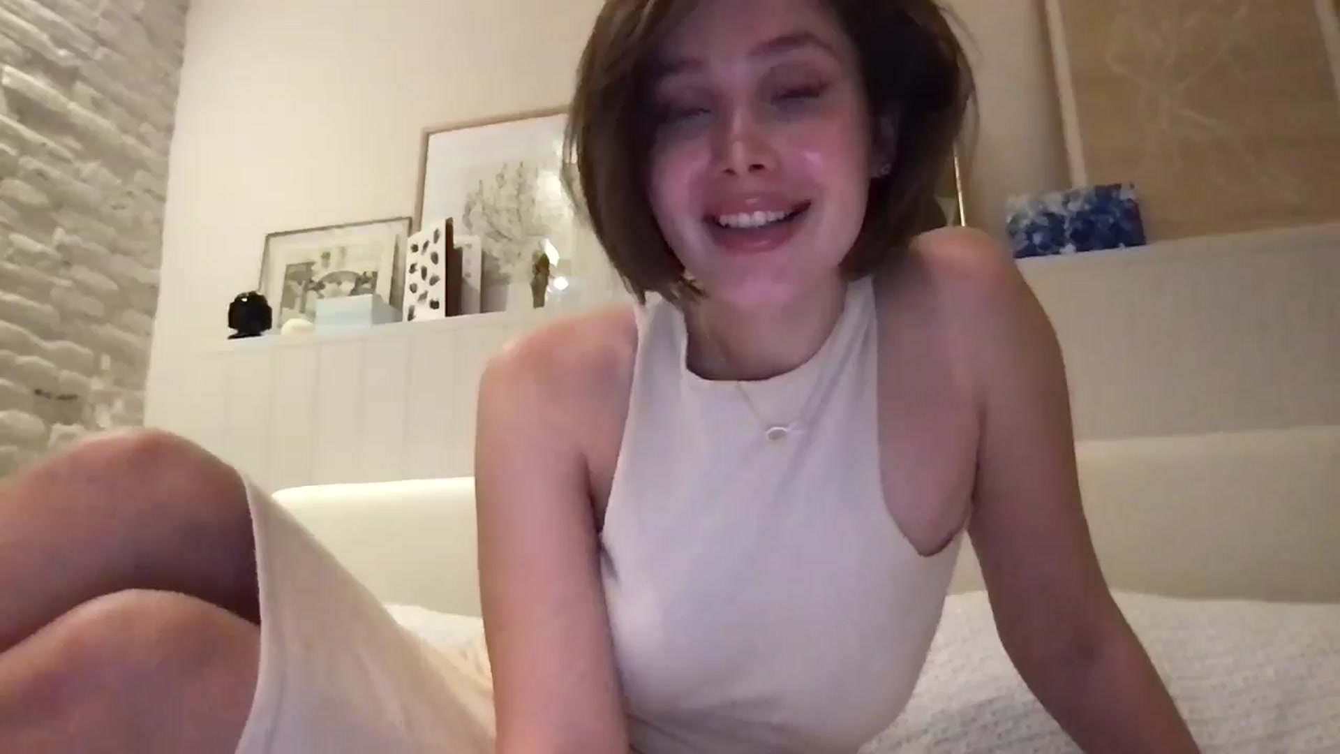 Gallery image thumbnail from LaLune's myfreecams stream on, 12/21/2025, 20:30 image 19 of 20