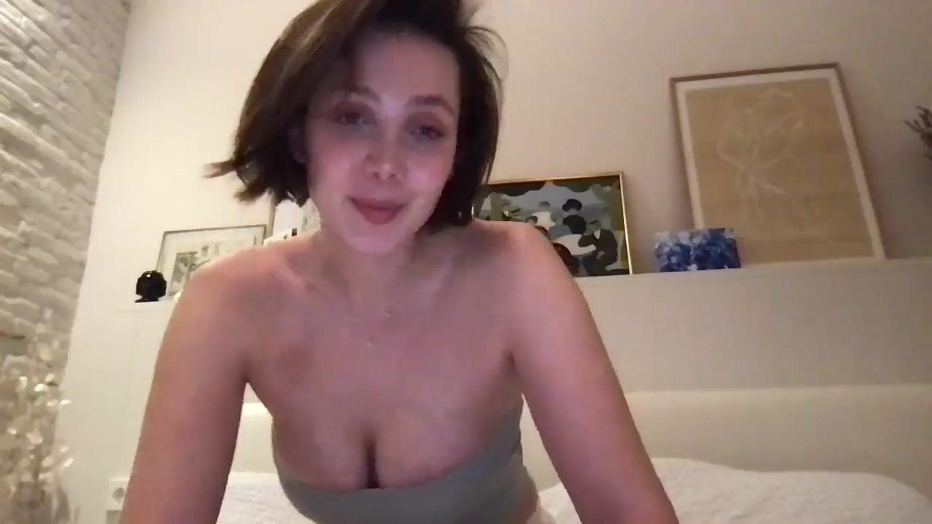 Gallery image thumbnail from LaLune's myfreecams stream on, 12/22/2025, 21:08 image 3 of 20