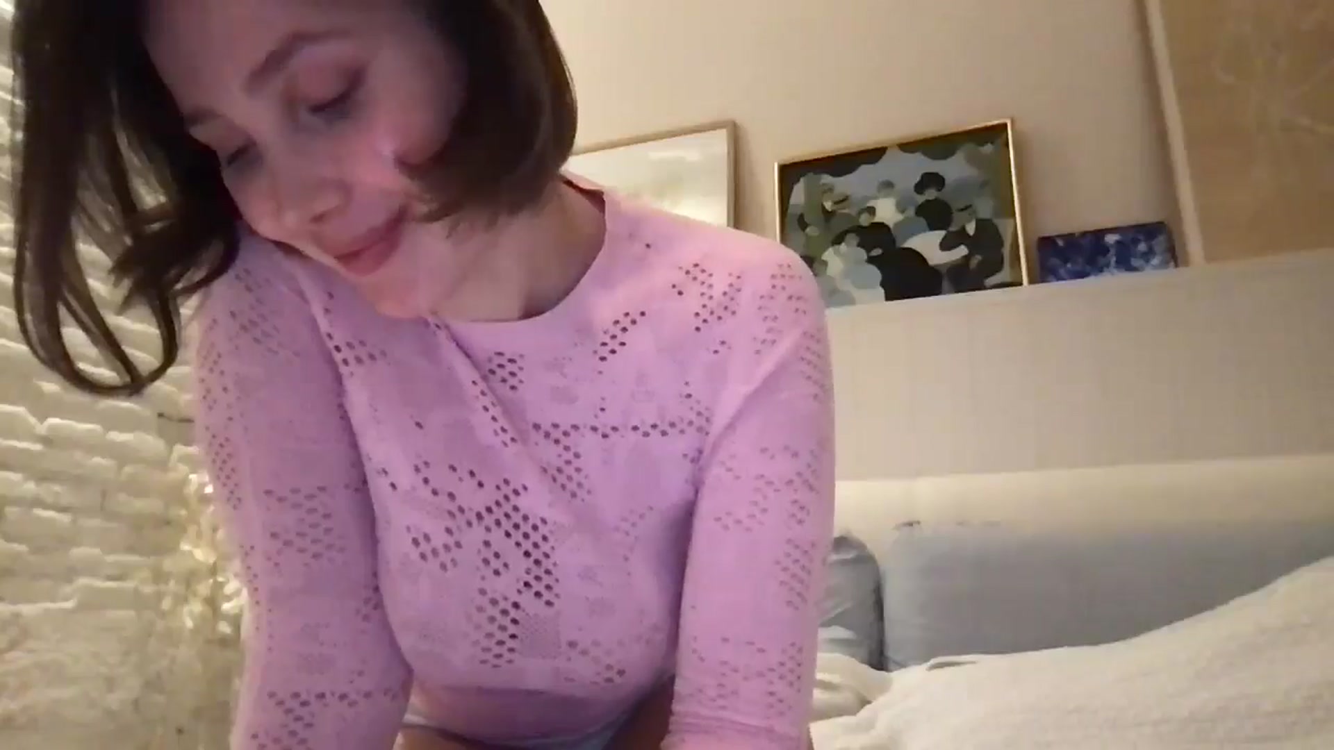 Gallery image thumbnail from LaLune's myfreecams stream on, 01/20/2026, 21:12 image 16 of 20