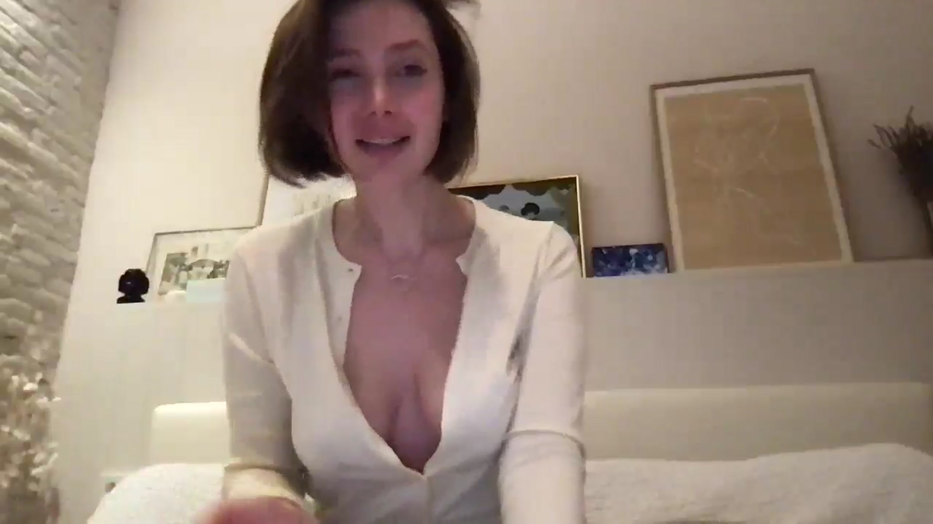 Gallery image thumbnail from LaLune's myfreecams stream on, 01/22/2026, 19:24 image 5 of 20