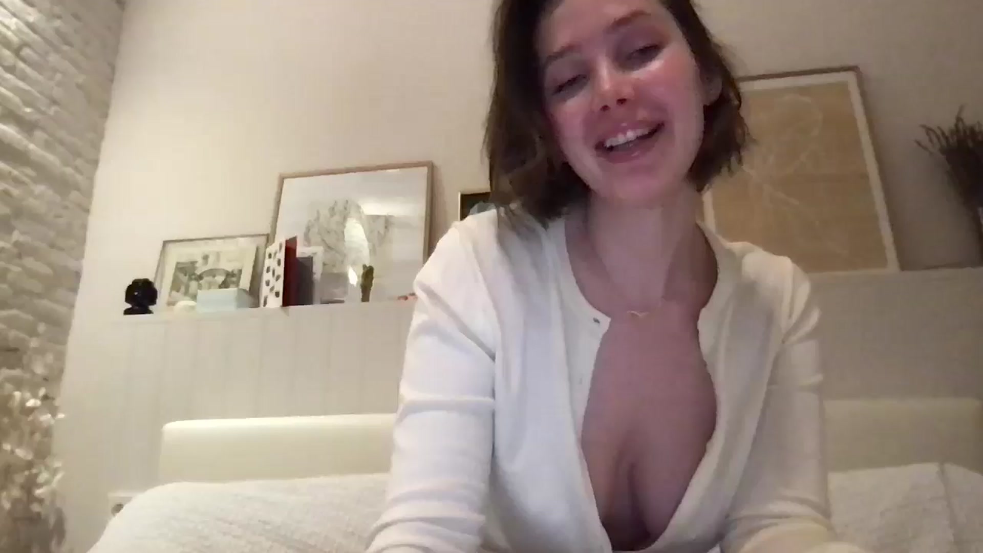 Gallery image thumbnail from LaLune's myfreecams stream on, 01/22/2026, 19:24 image 1 of 20