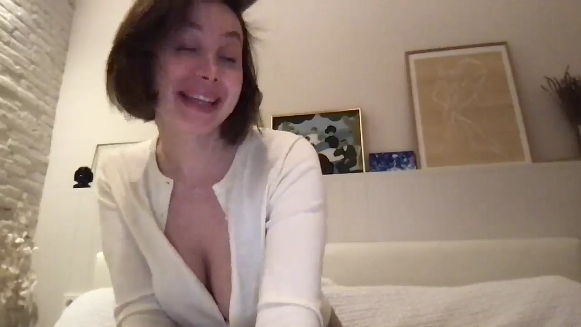 Gallery image thumbnail from LaLune's myfreecams stream on, 01/22/2026, 19:24 image 4 of 20