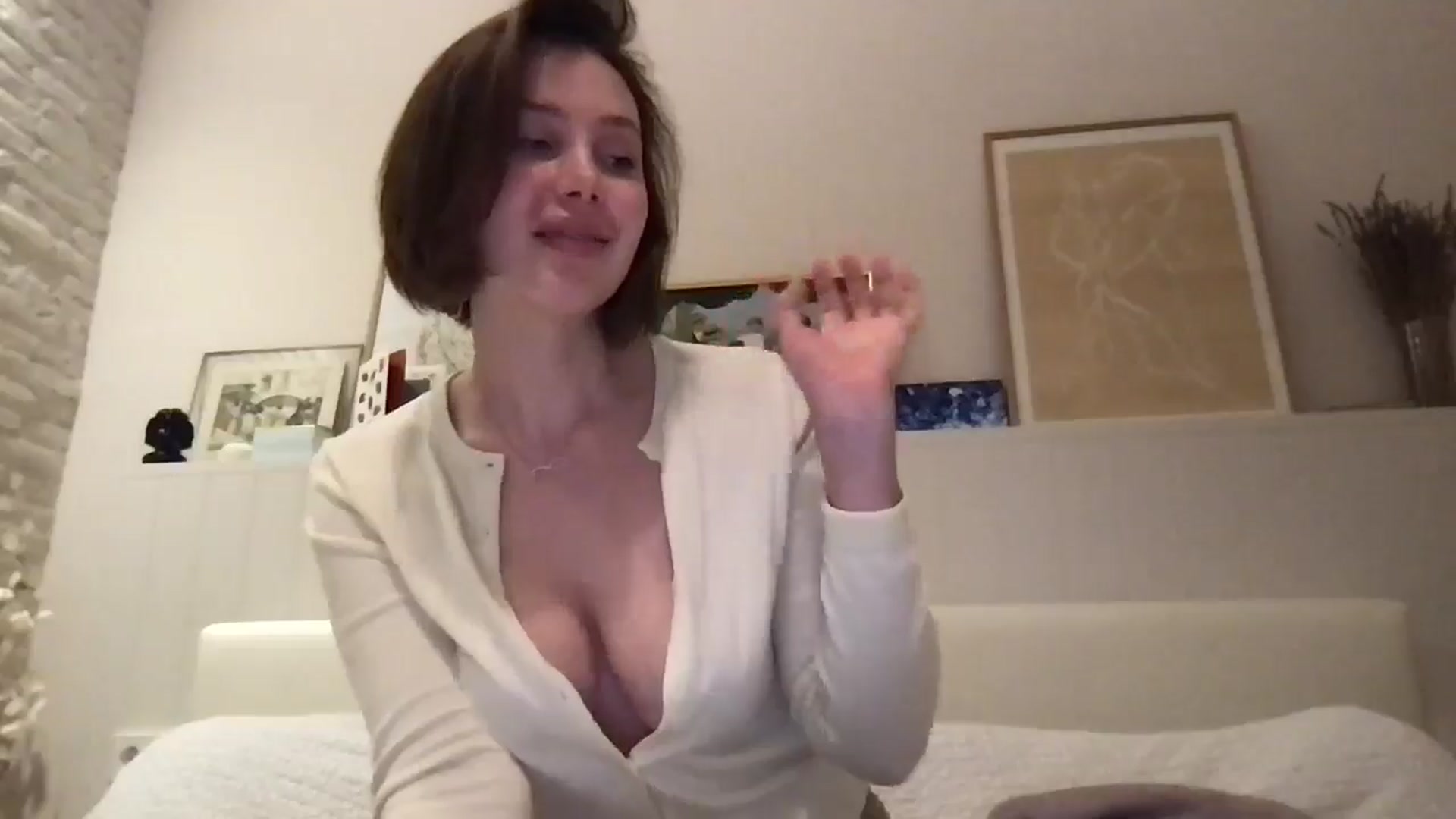 Gallery image thumbnail from LaLune's myfreecams stream on, 01/22/2026, 19:24 image 9 of 20