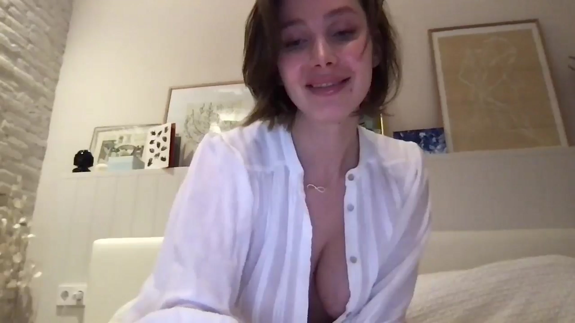 Gallery image thumbnail from LaLune's myfreecams stream on, 02/09/2026, 17:28 image 4 of 20