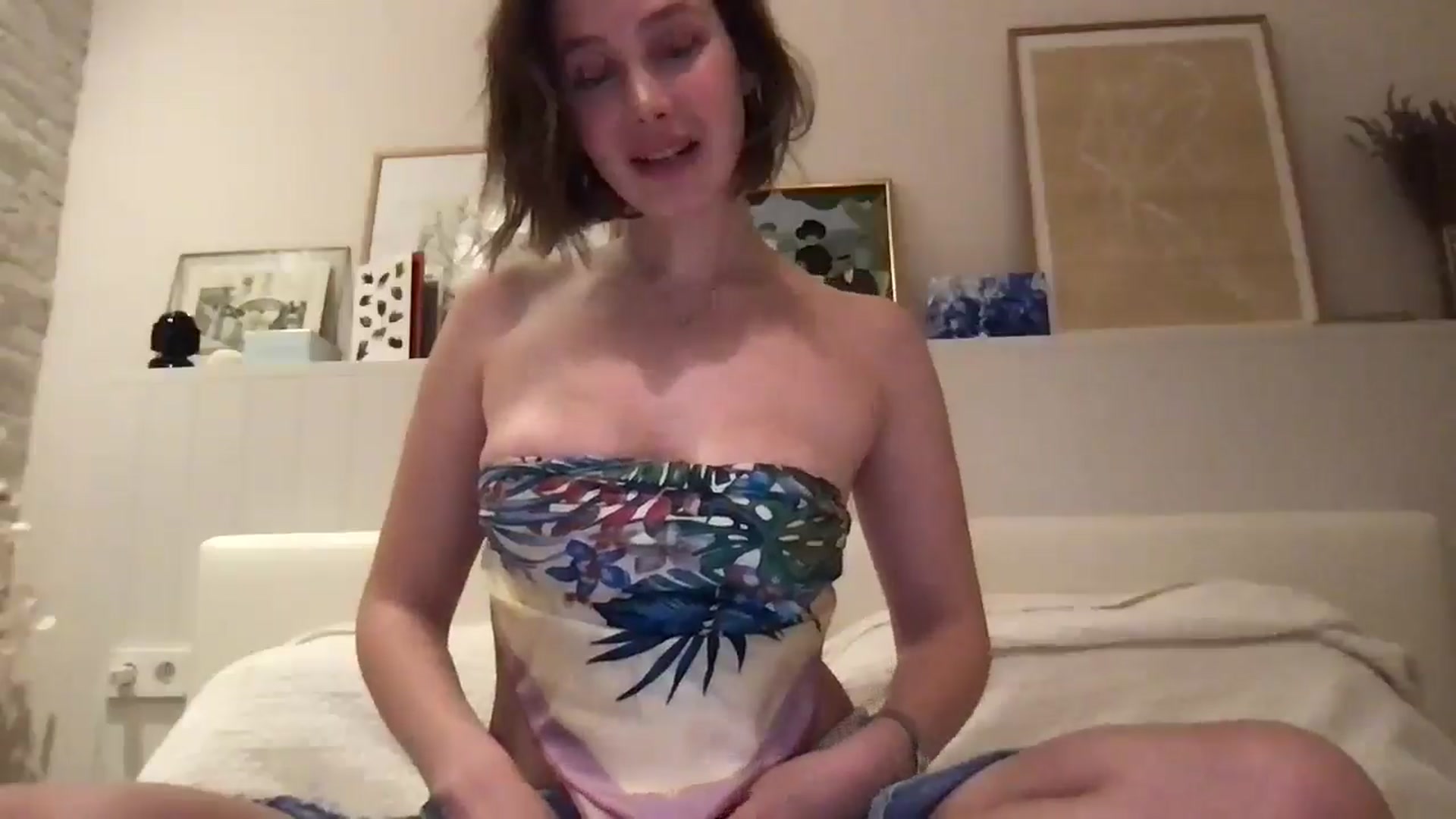 Gallery image thumbnail from LaLune's myfreecams stream on, 02/15/2026, 18:09 image 14 of 20
