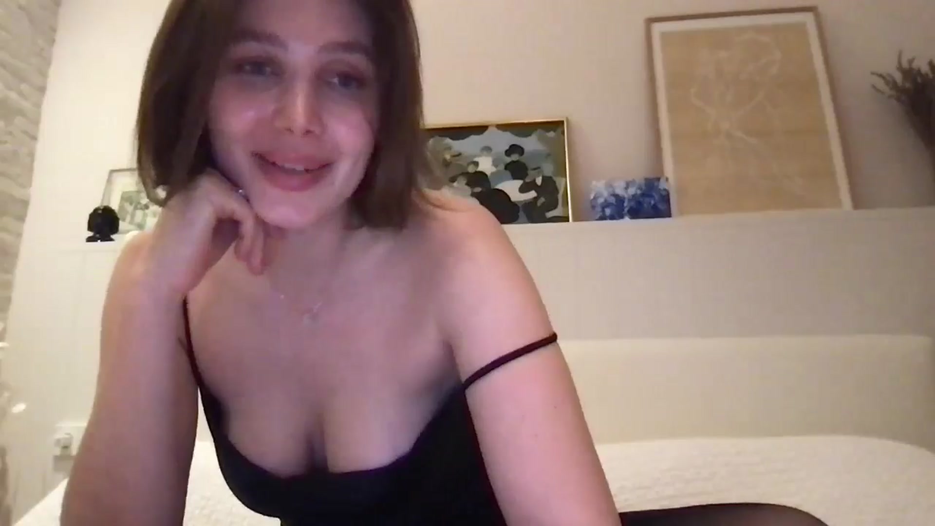 Gallery image thumbnail from LaLune's myfreecams stream on, 02/20/2026, 21:38 image 14 of 20