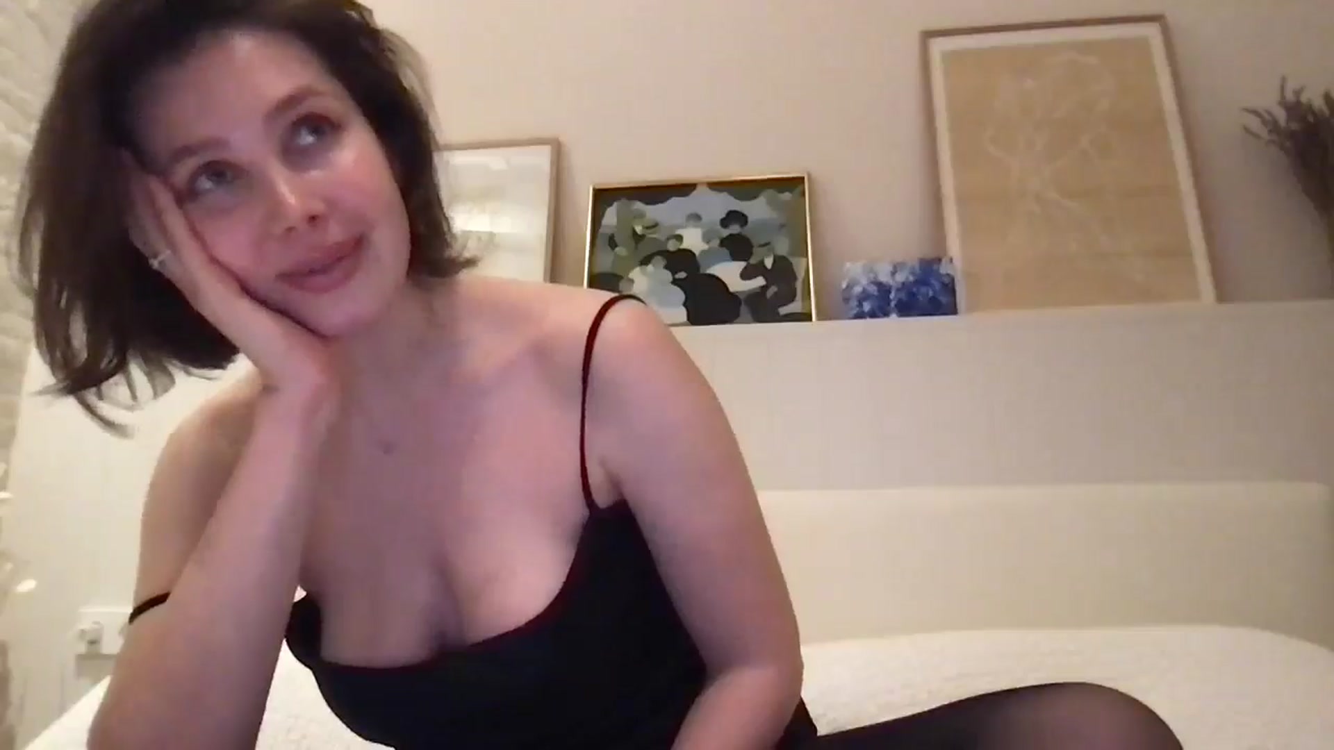Gallery image thumbnail from LaLune's myfreecams stream on, 02/20/2026, 21:38 image 13 of 20