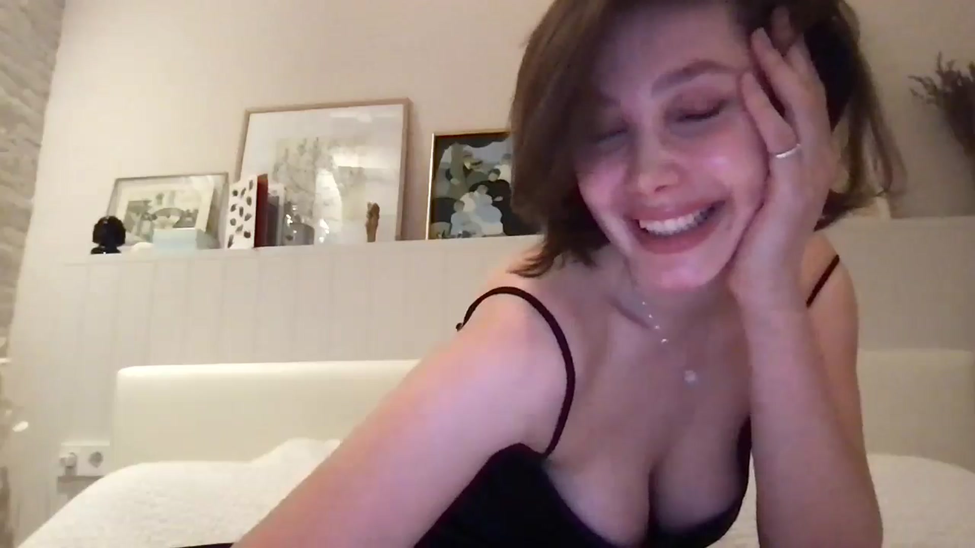 Gallery image thumbnail from LaLune's myfreecams stream on, 02/20/2026, 21:38 image 18 of 20