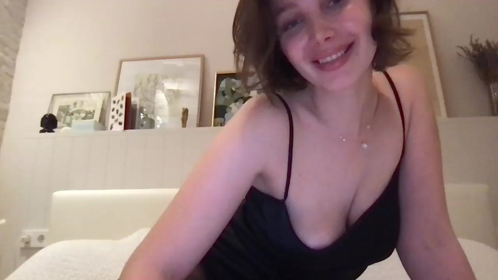 Gallery image thumbnail from LaLune's myfreecams stream on, 02/20/2026, 21:38 image 1 of 20