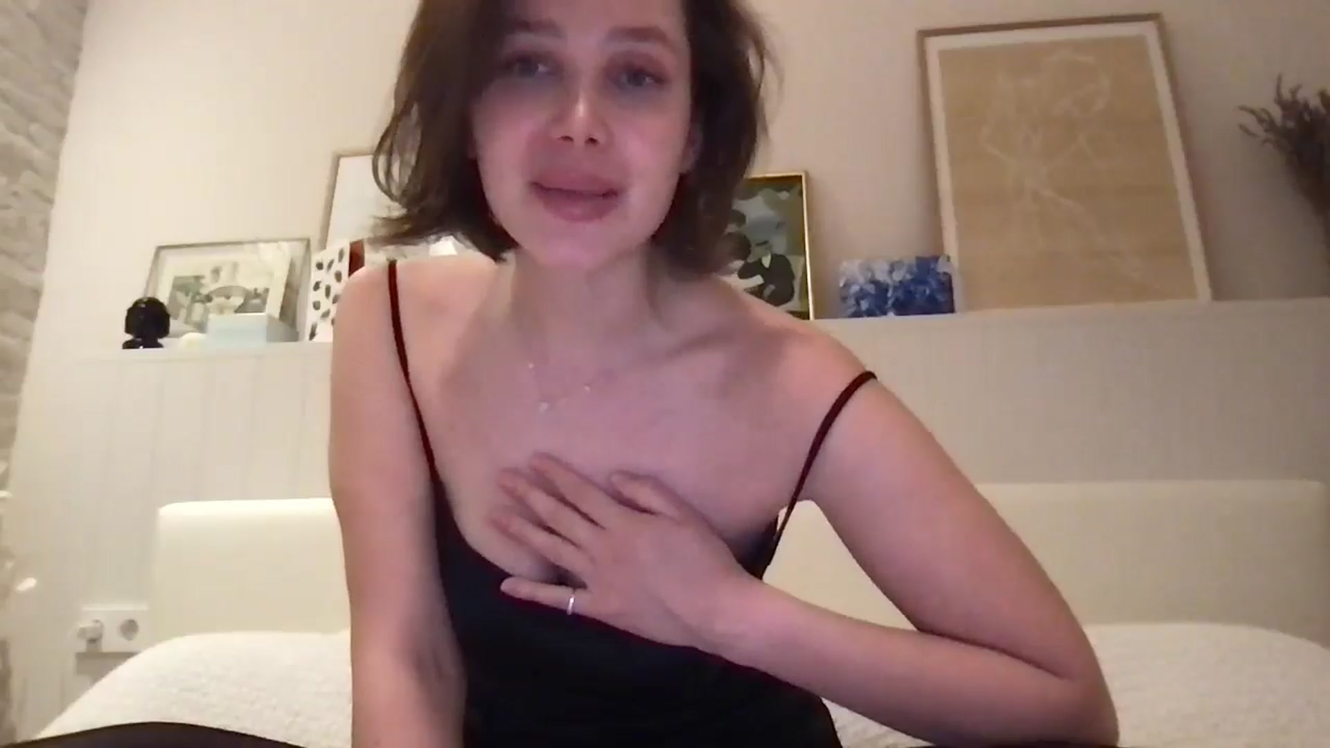 Gallery image thumbnail from LaLune's myfreecams stream on, 02/20/2026, 21:38 image 12 of 20
