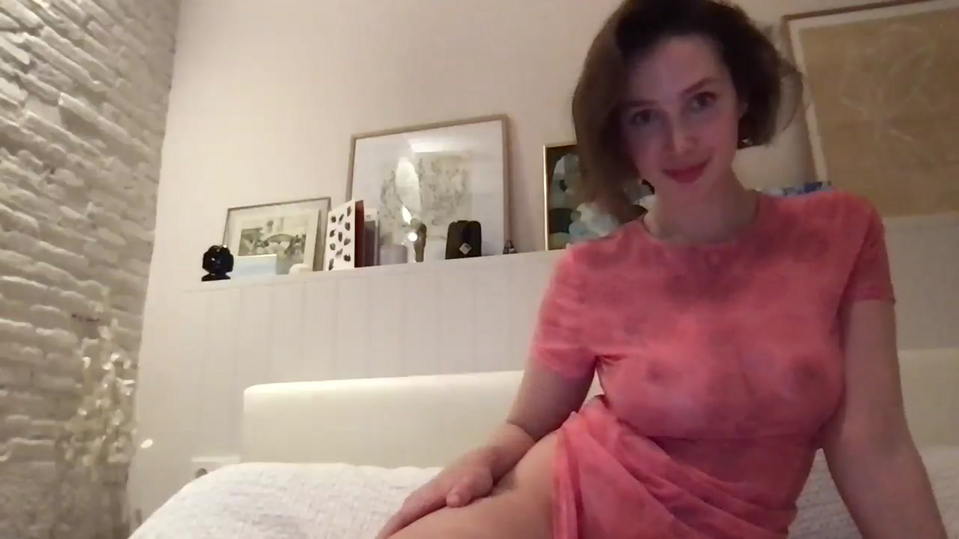 Gallery image thumbnail from LaLune's myfreecams stream on, 04/01/2026, 19:59 image 3 of 20