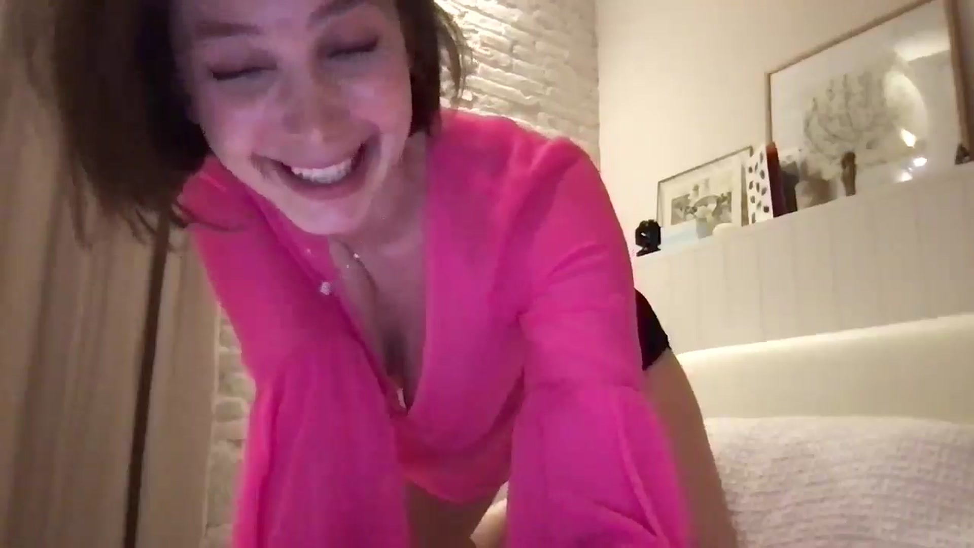 Gallery image thumbnail from LaLune's myfreecams stream on, 04/04/2026, 19:35 image 6 of 20