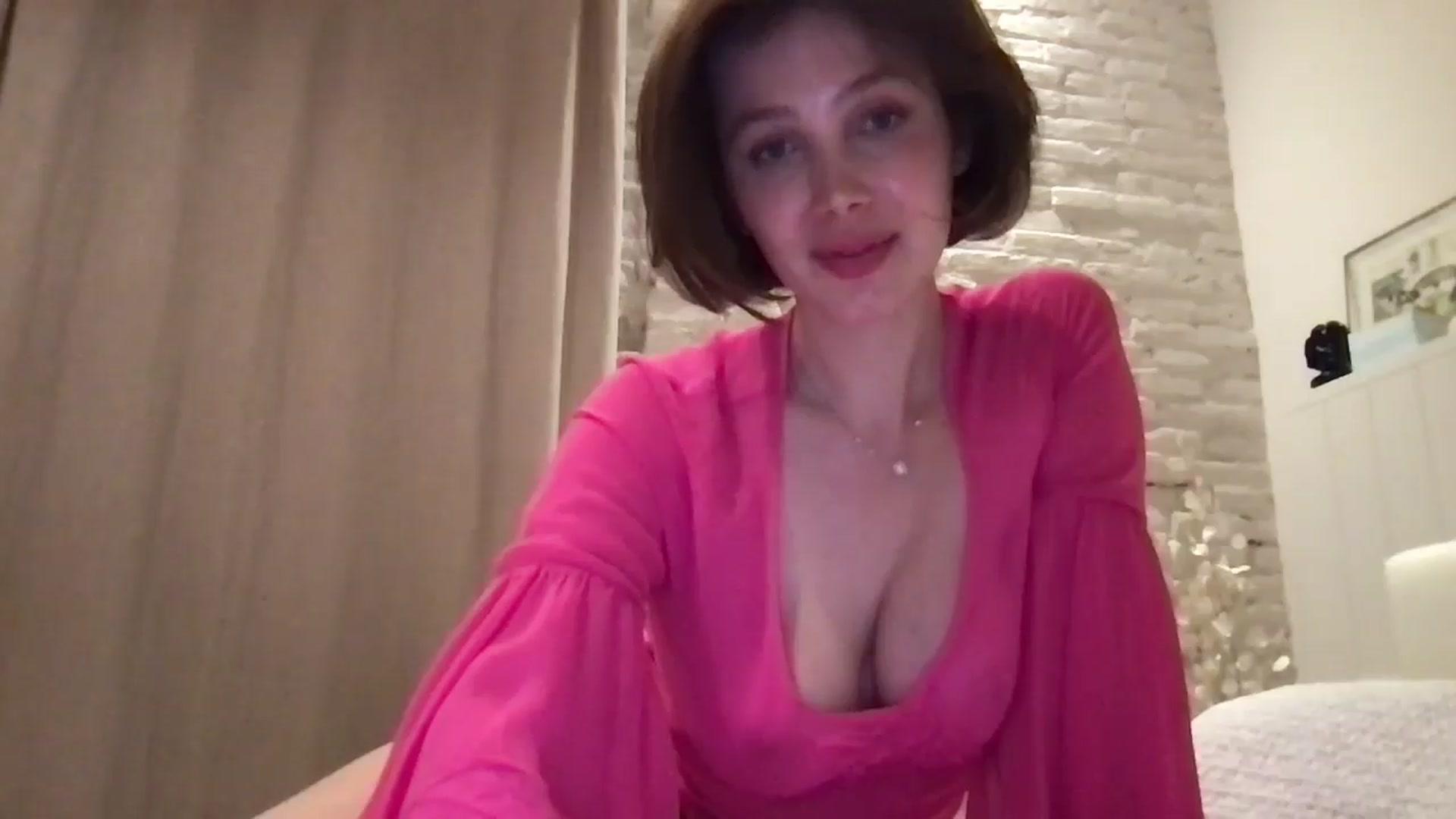 Gallery image thumbnail from LaLune's myfreecams stream on, 04/04/2026, 21:21 image 12 of 20
