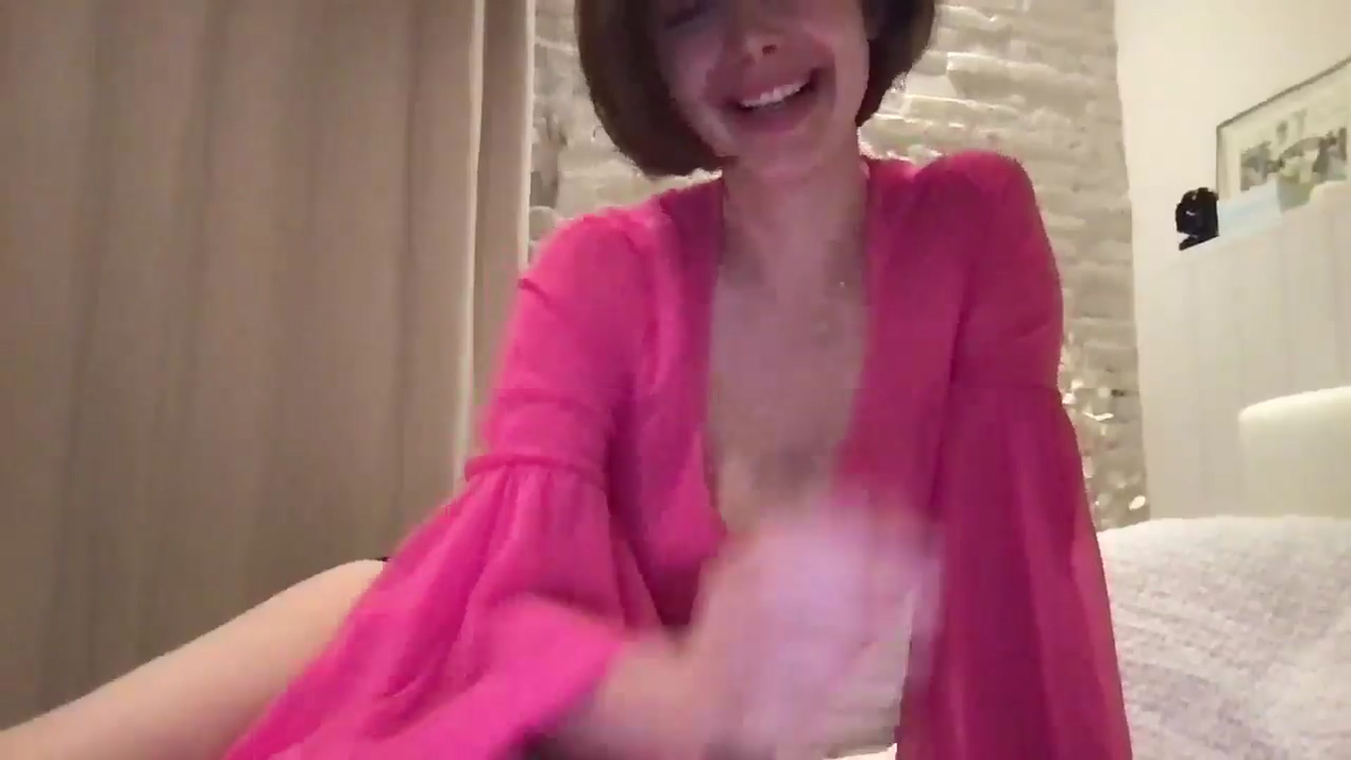Gallery image thumbnail from LaLune's myfreecams stream on, 04/04/2026, 21:21 image 16 of 20